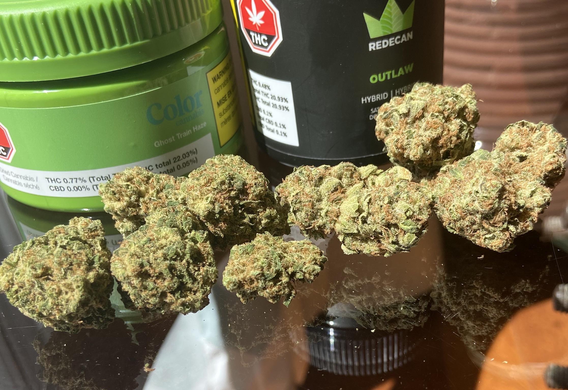 Color Ghost Train Haze vs. Redecan Outlaw (Amnesia Haze) TheOCS