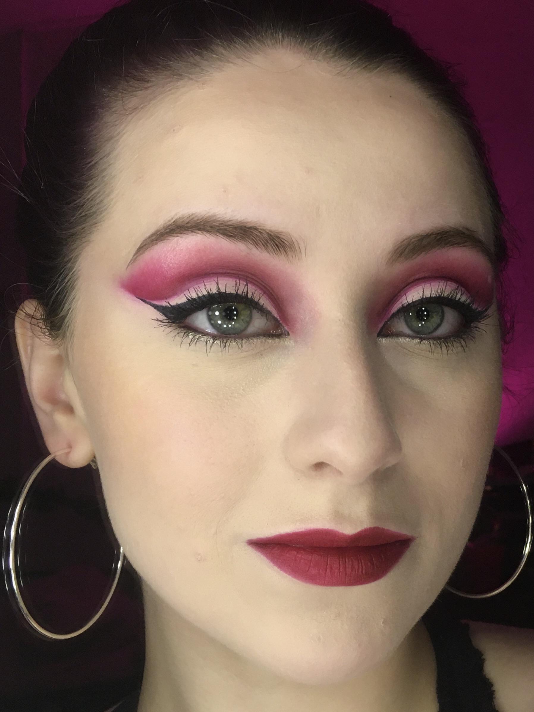 Lipstick as eyeshadow? Why not... r/MakeupAddiction