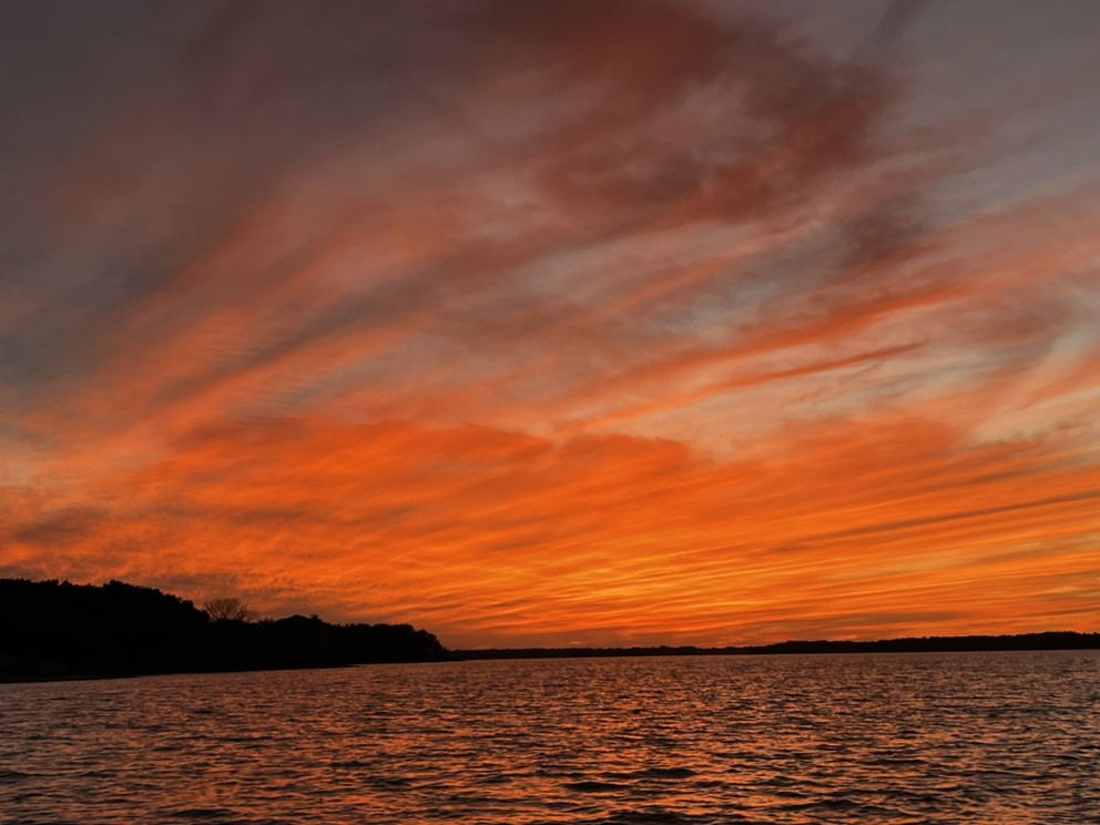 Sunset picture my Mom took this weekend. Lake Pomona in Vassar KS. r