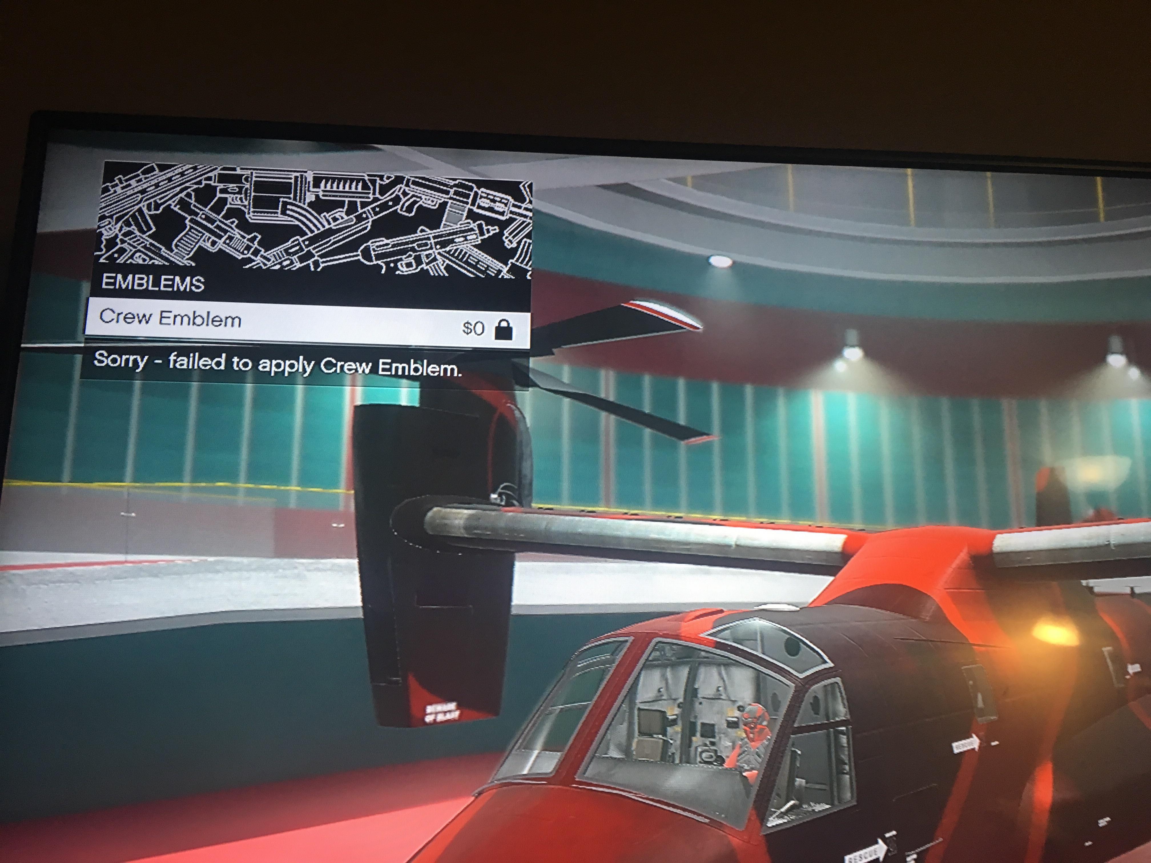 How do you unlock the ability to apply your crew emblem on your avenger