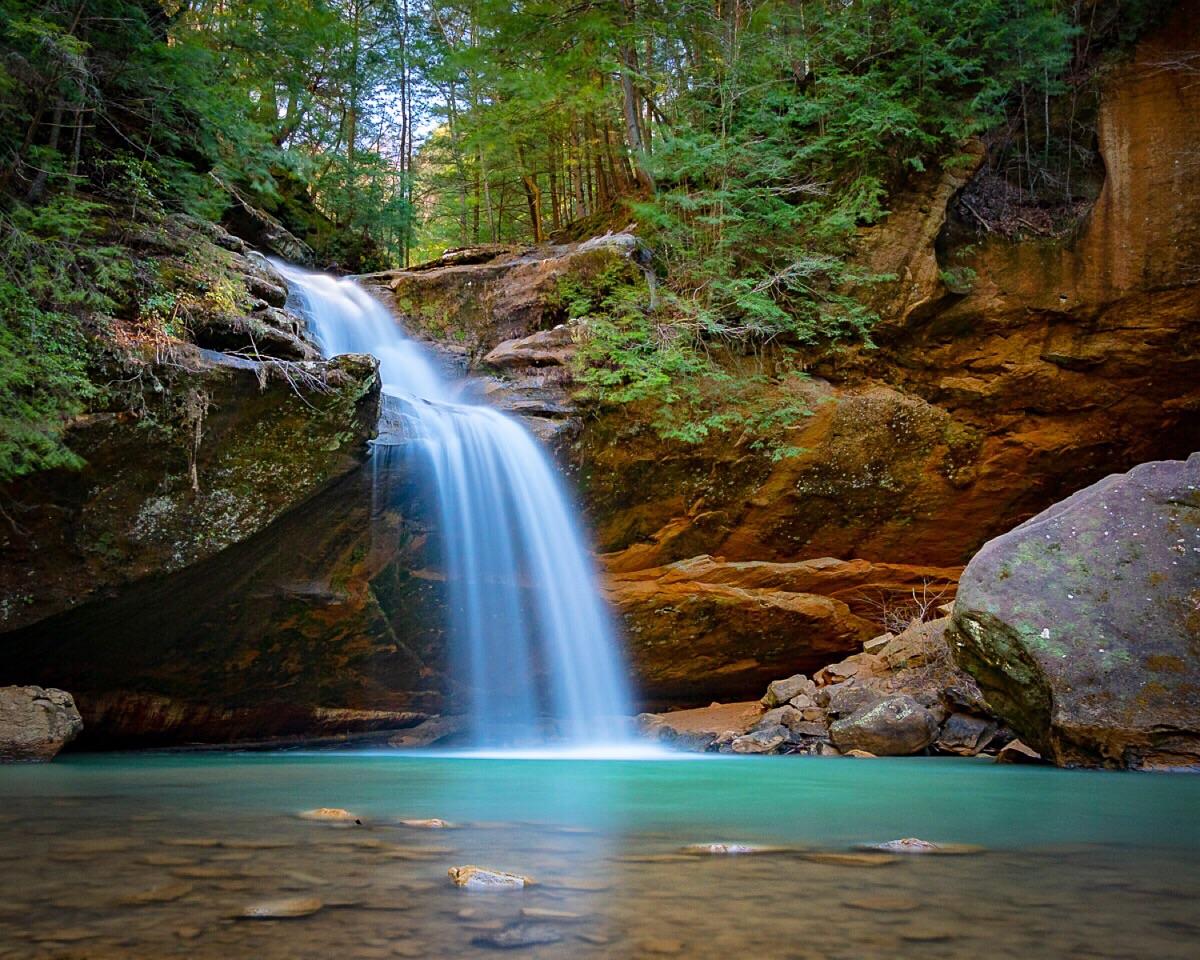 The Lower Falls of the Old Man’s Cave trail in Hocking Hills, Ohio. r