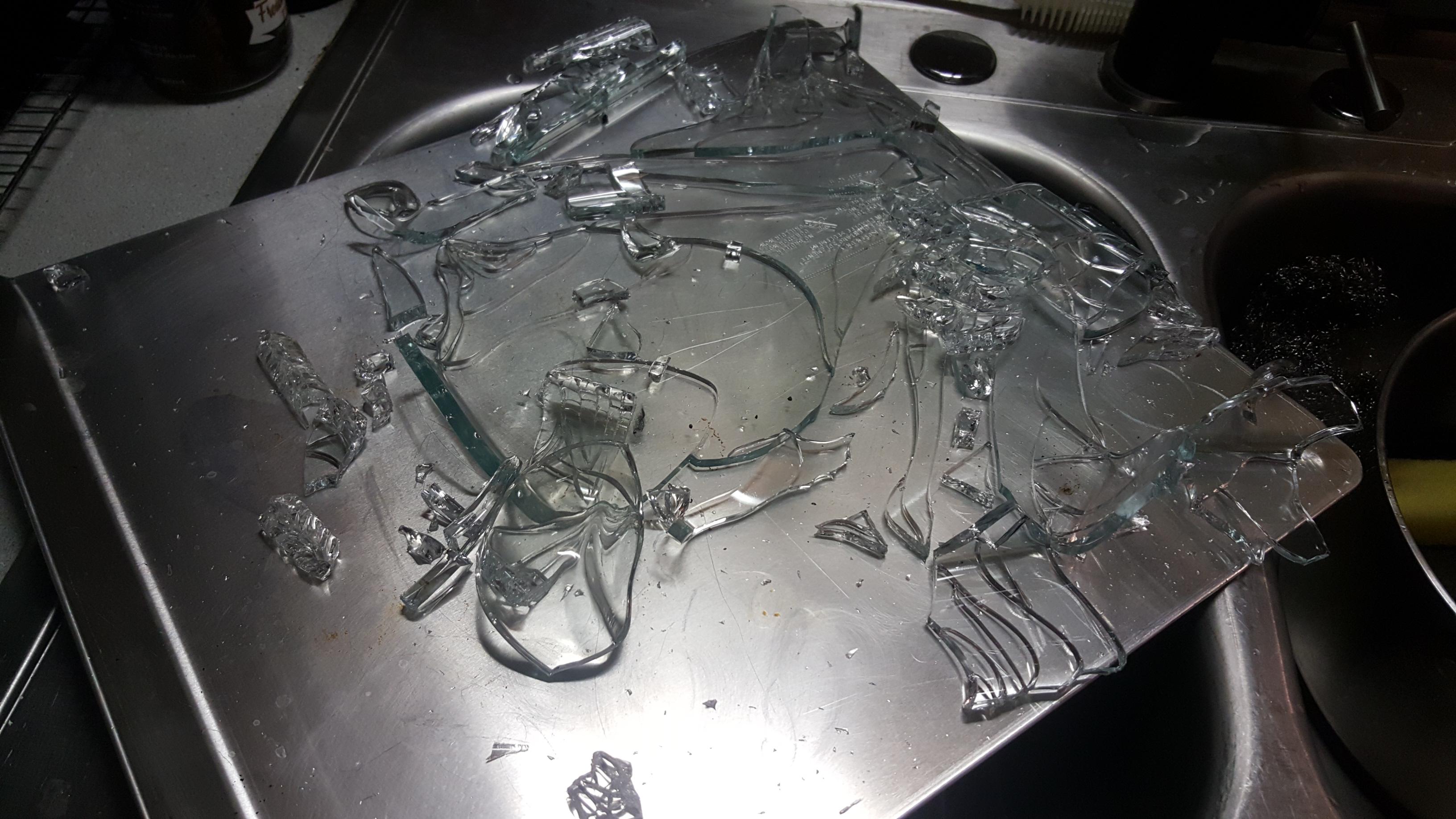 Accidentally exploded a 13x9 Pyrex baking pan r/Wellthatsucks