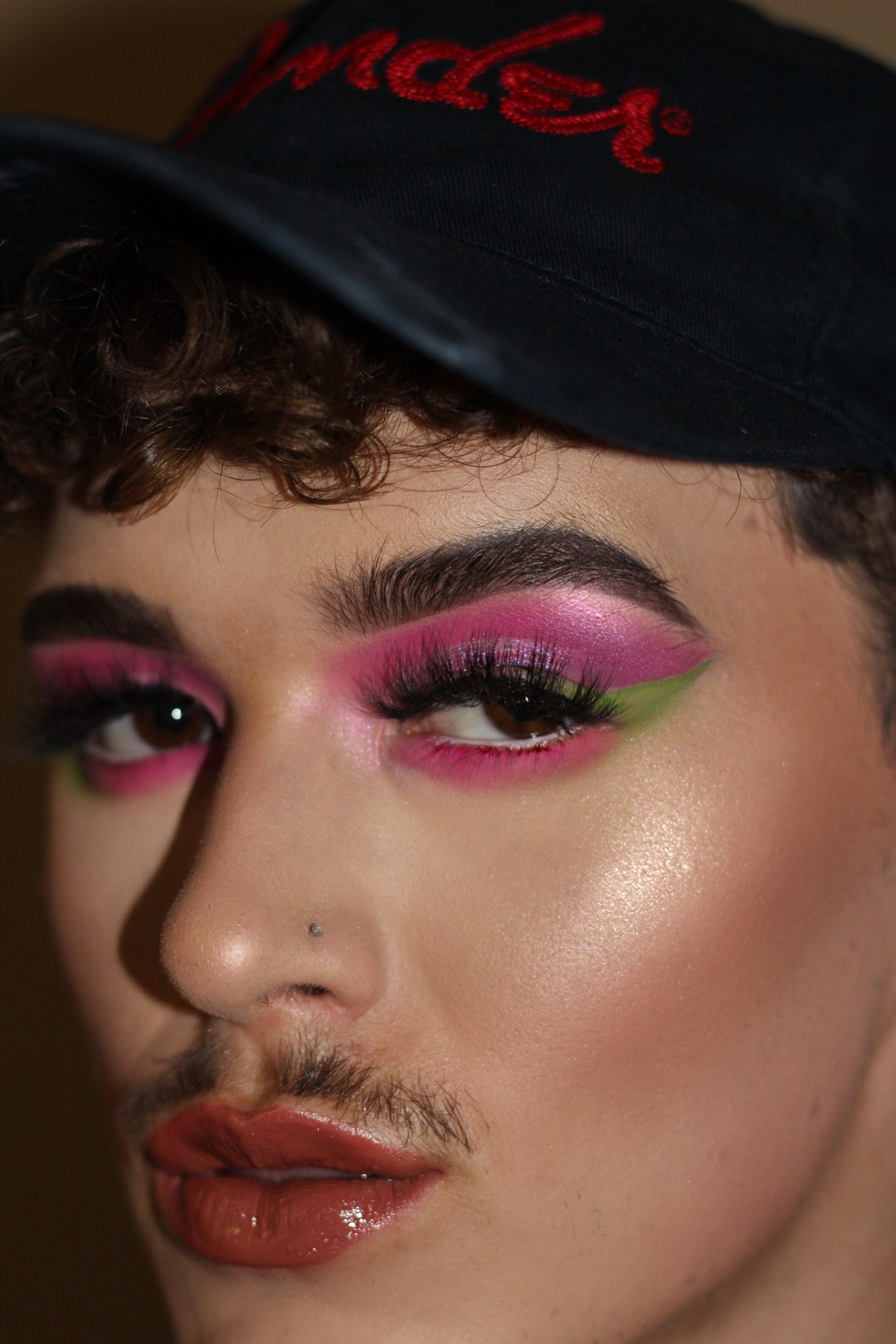 pink goes good with green! r/MakeupAddiction