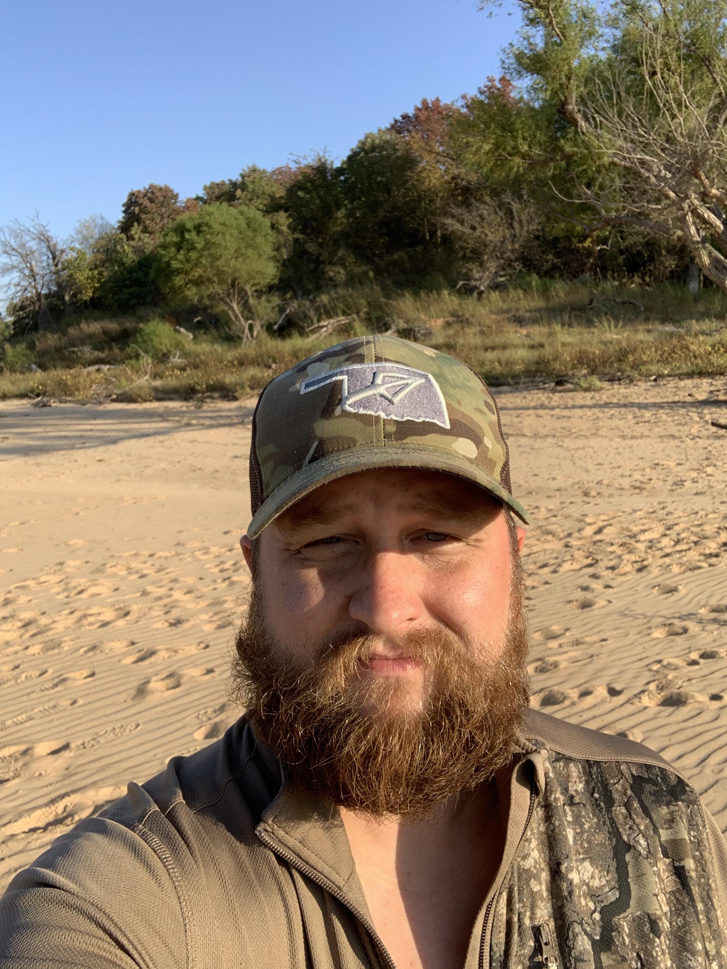 Hunting beard coming in nicely. r/beards