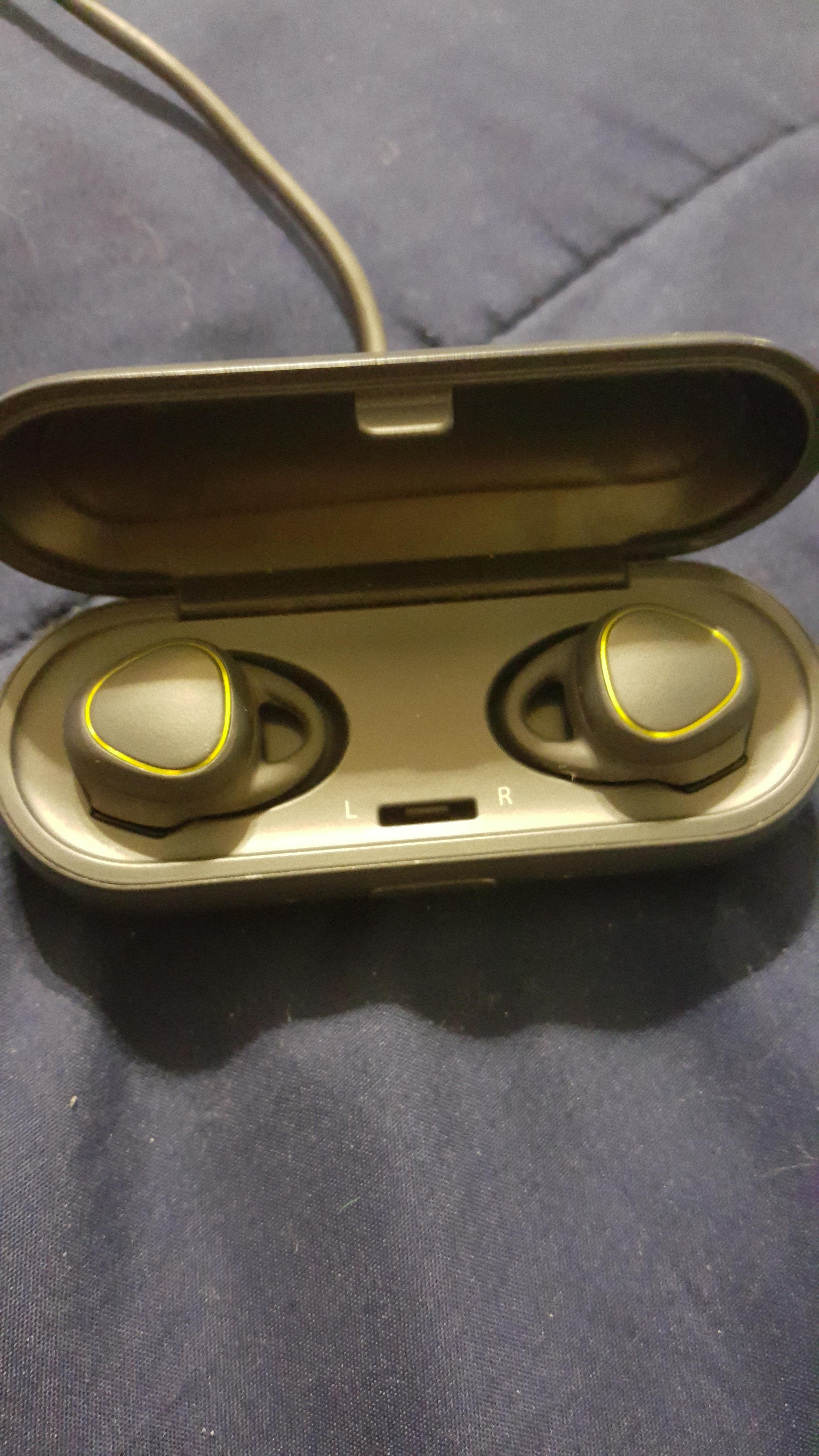 These Gear Icon X headphones work for about 5 seconds before desyncing from my Galaxy s6