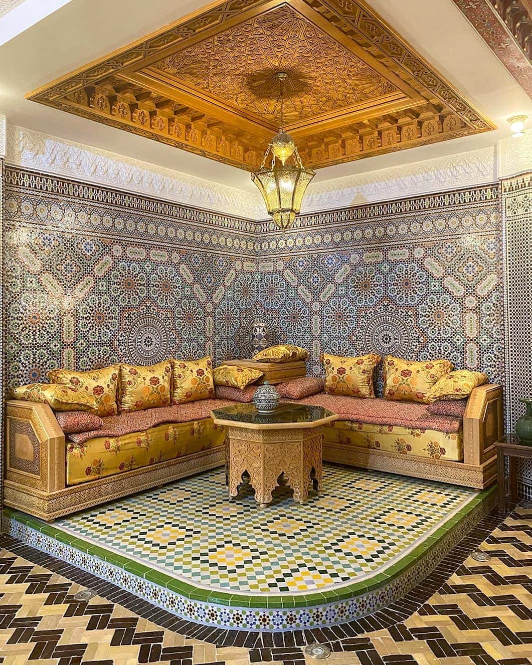 traditional living room in Morocco 🇲🇦 r/interestingasfuck