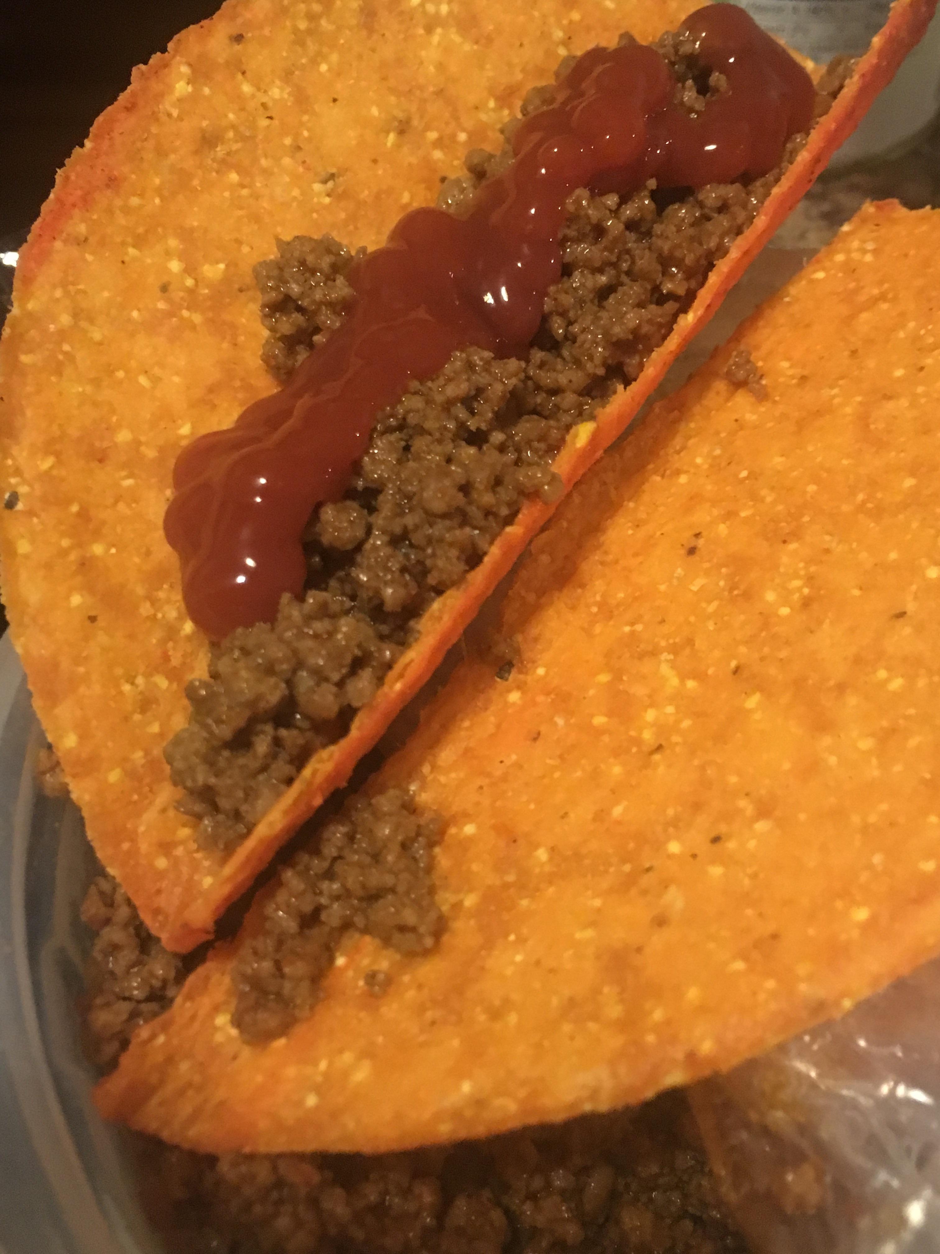 Boyfriend’s ketchup taco. r/shittyfoodporn