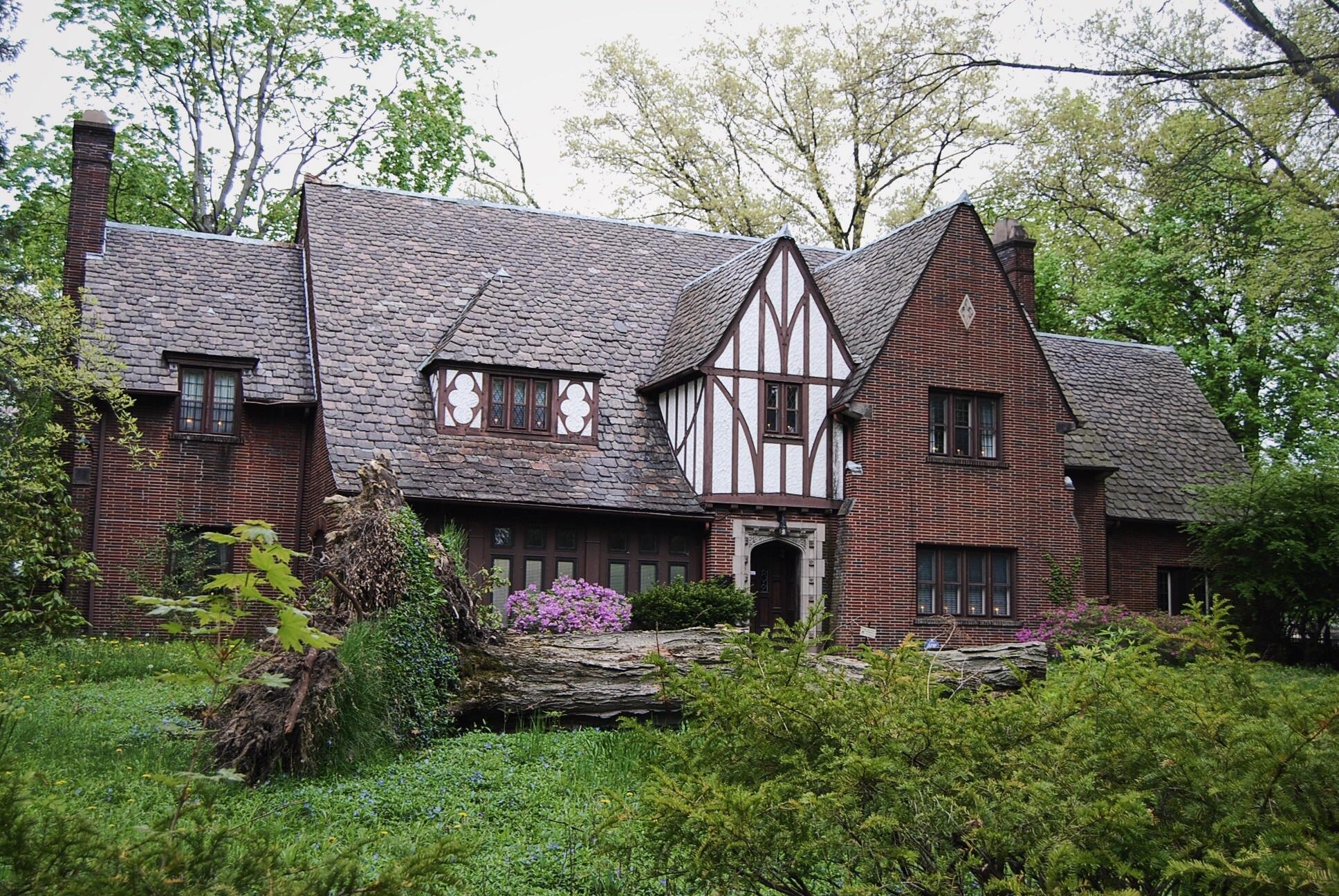 A tudor house in Youngstown, Ohio r/Houseporn