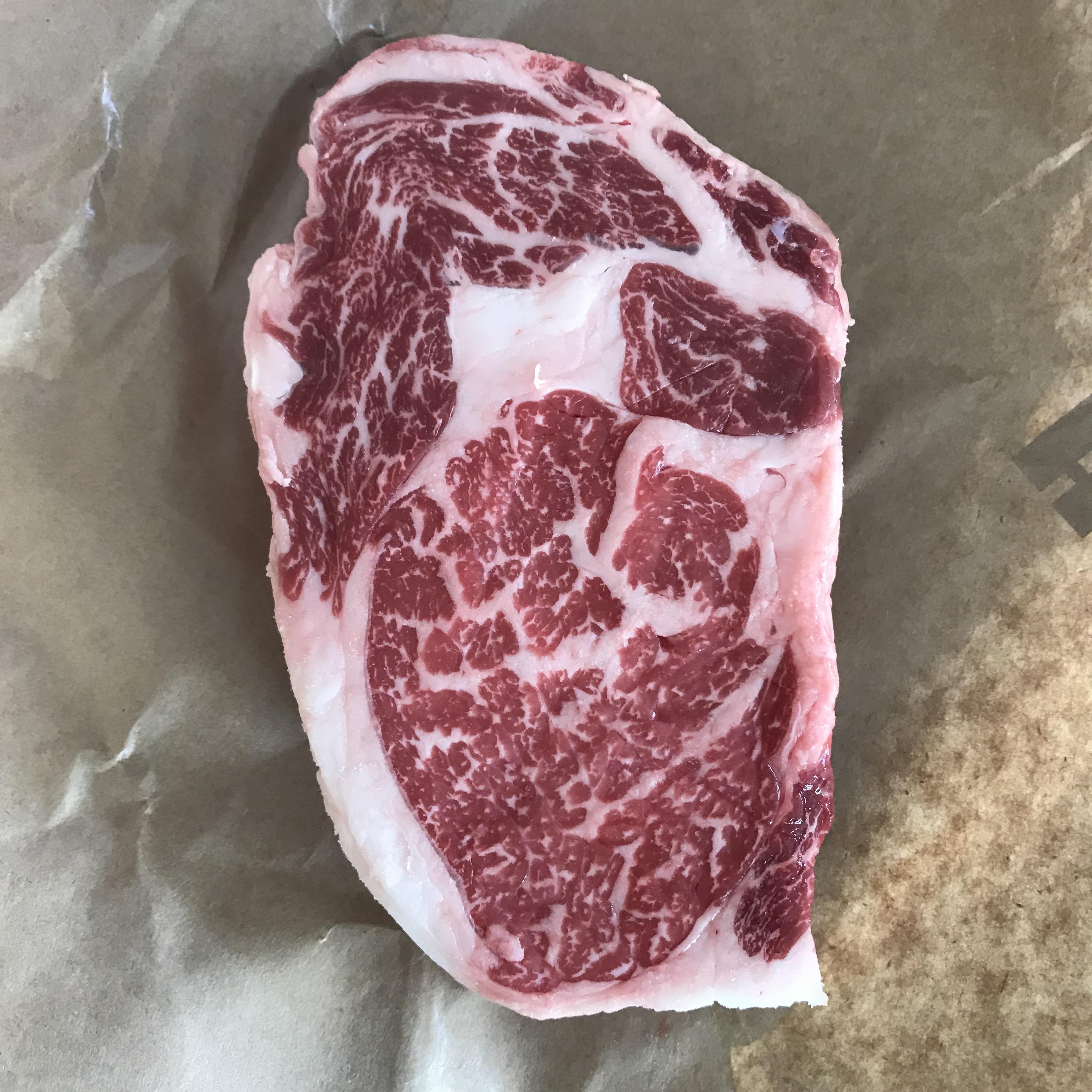 I’ve been getting so lucky with my grocery store finds recently. r/steak