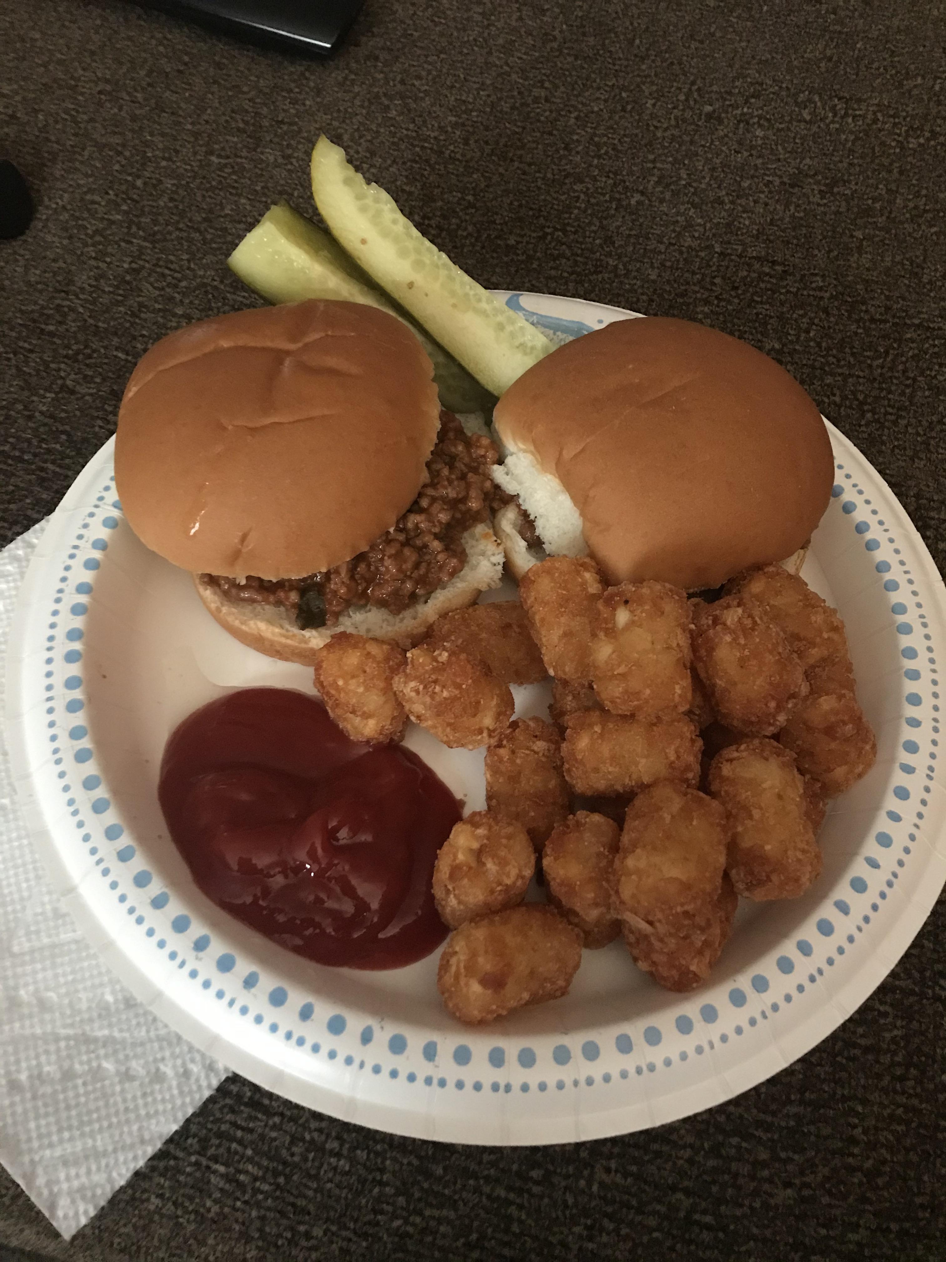 [Homemade] Sloppy joes, deep fried tater tots, claussen pickles. r/food