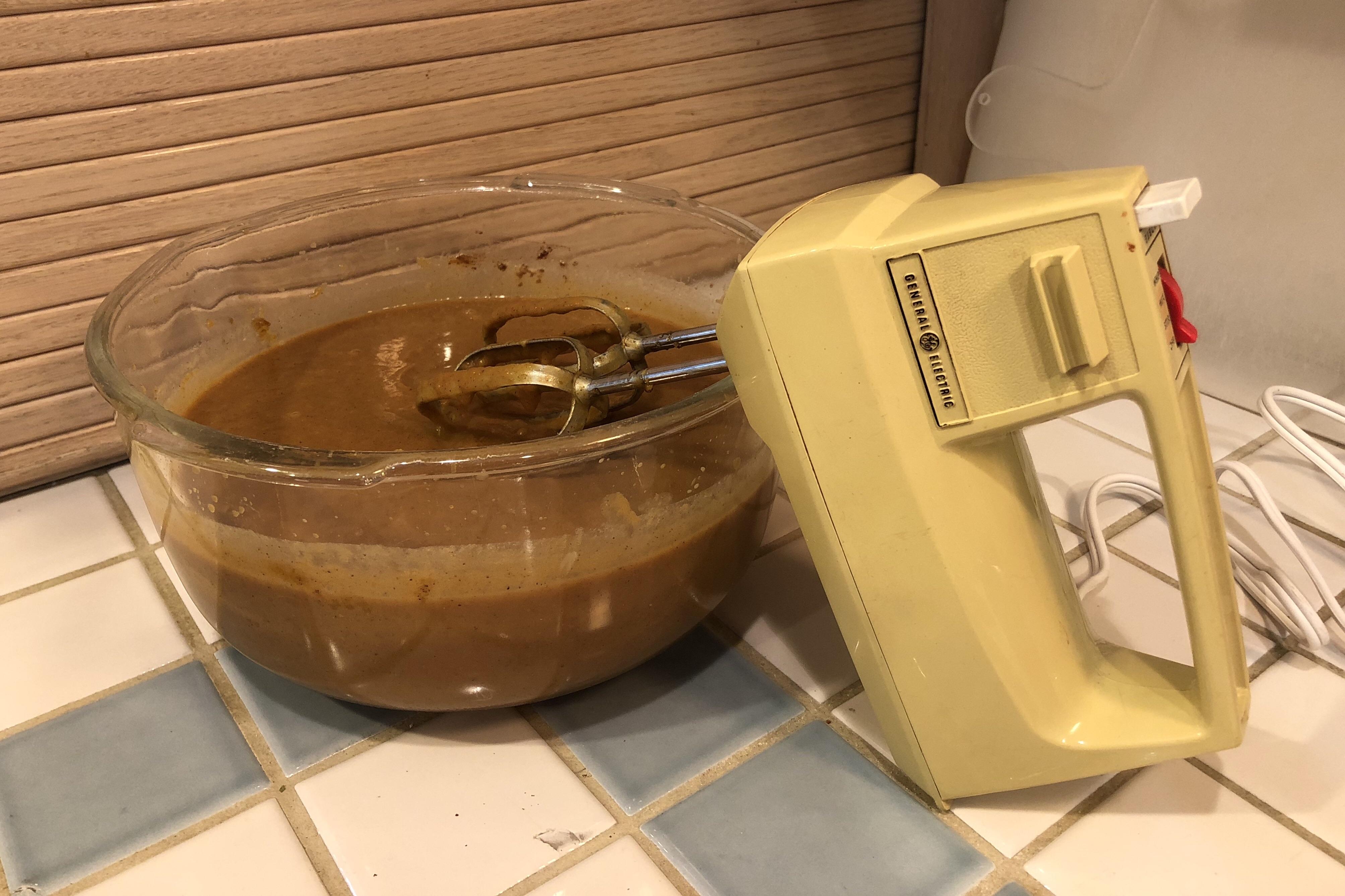 Classic Harvest Gold Used for my Thanksgiving Pies. This GE electric