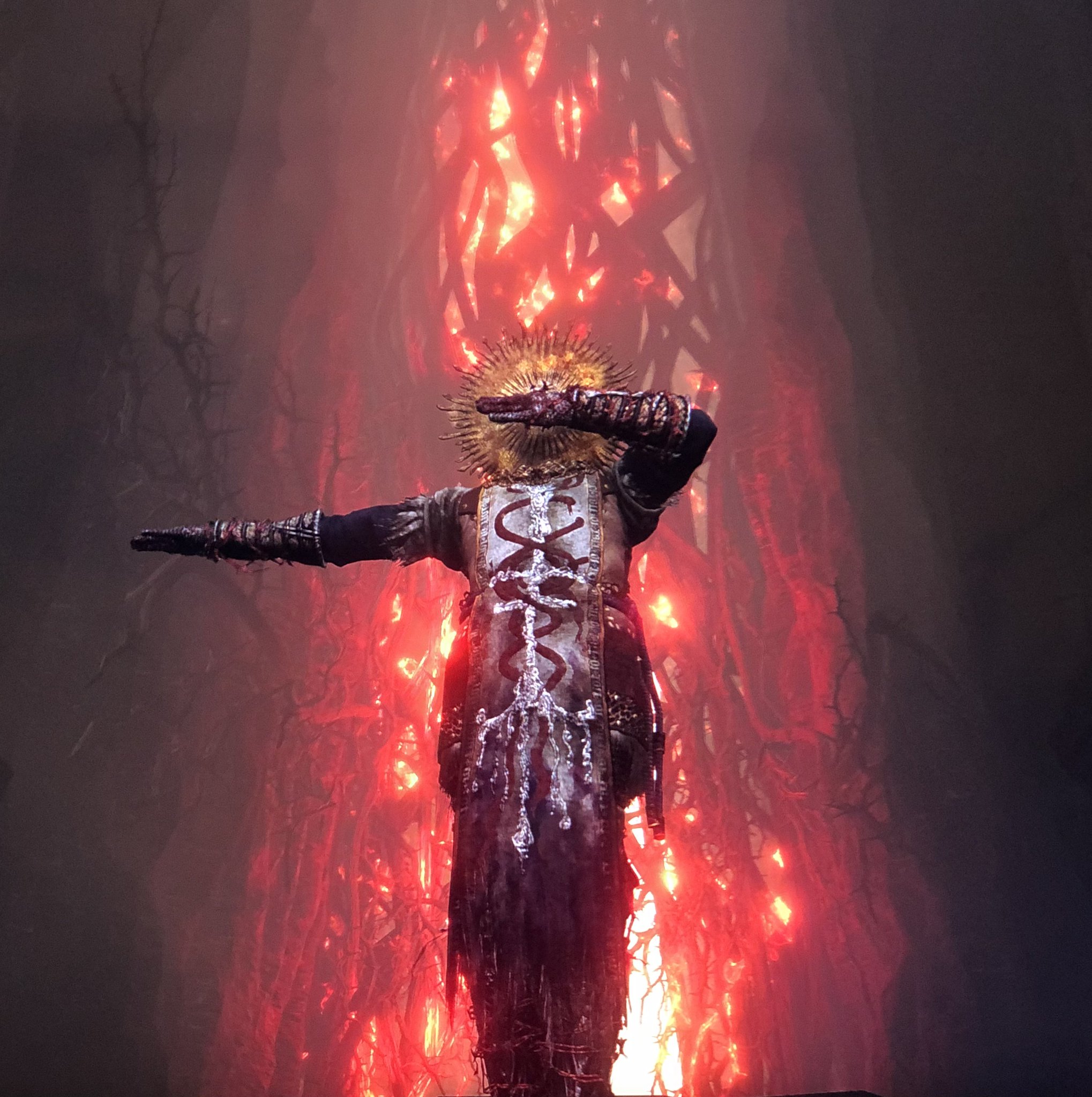 Found this fit in Twitter, anyone know what the chest piece is? r