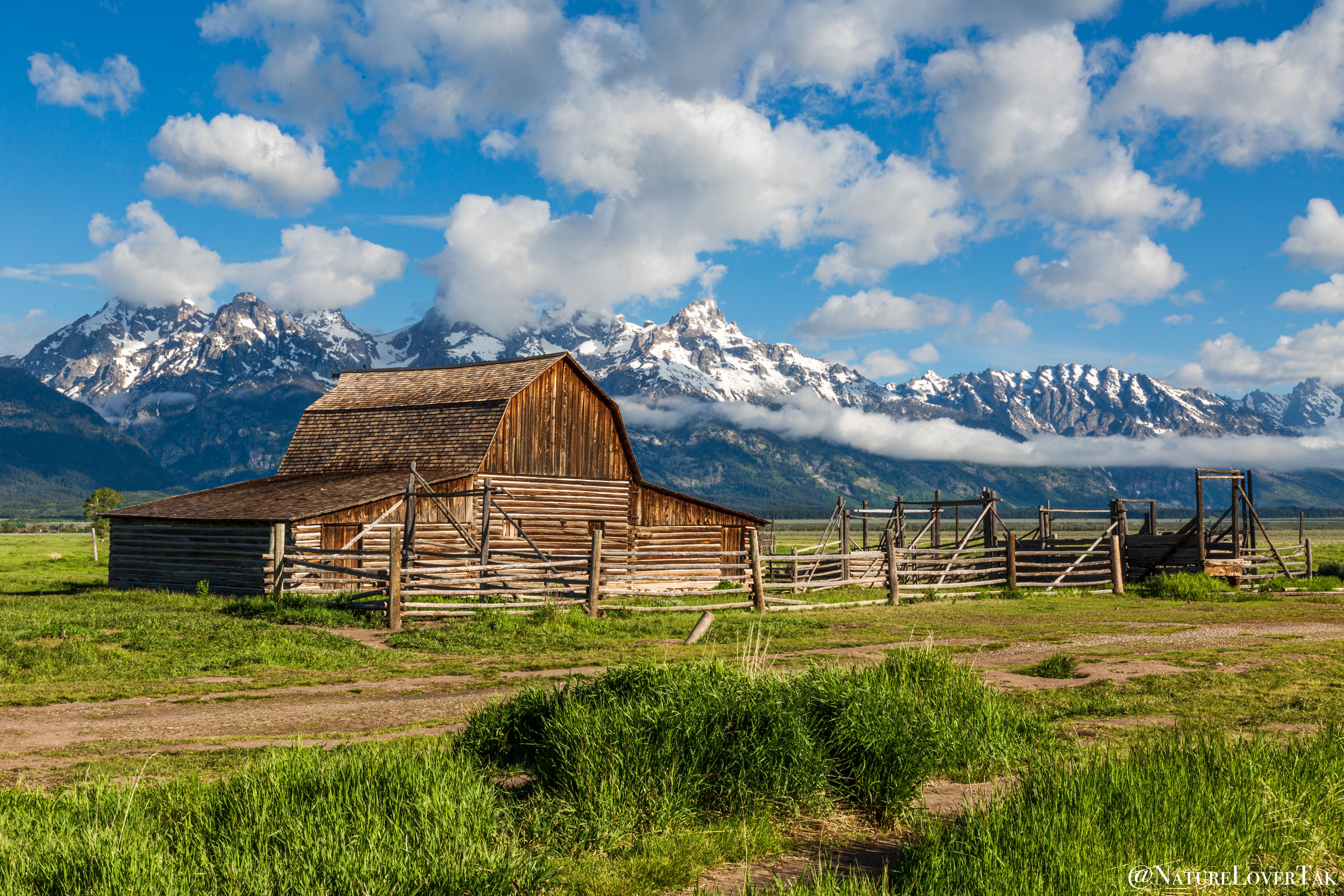 T.A. Moulton Barn, Grand Teton National Park [5760 × 3840] [OC] r