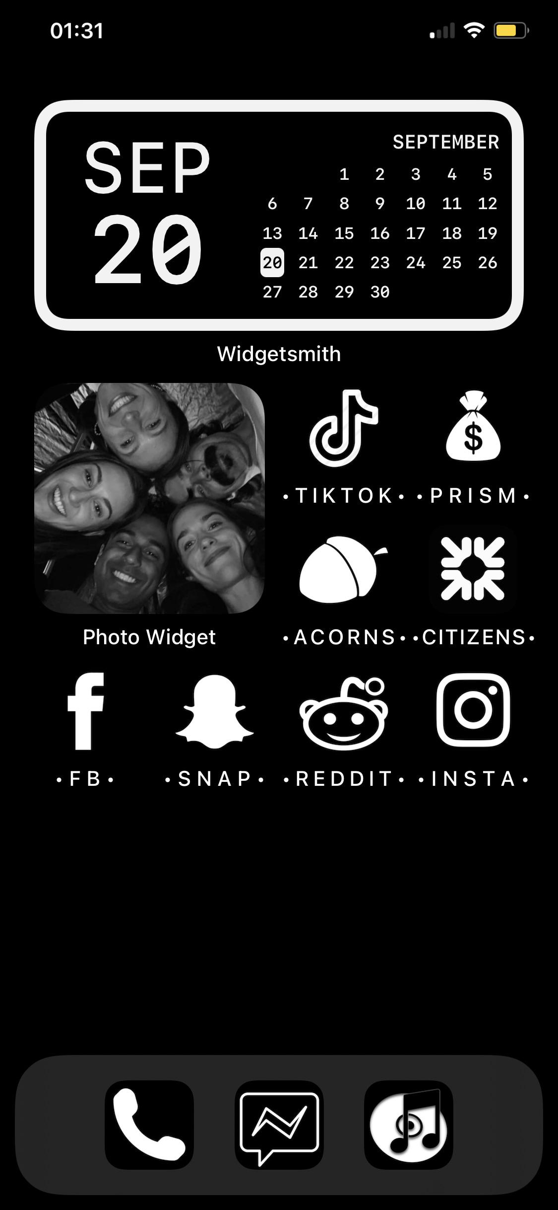 Black and white theme. r/IphoneHomescreen
