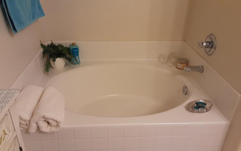 Update A much cleaner Master Bath, Thanks Cleaning Tips r/CleaningTips