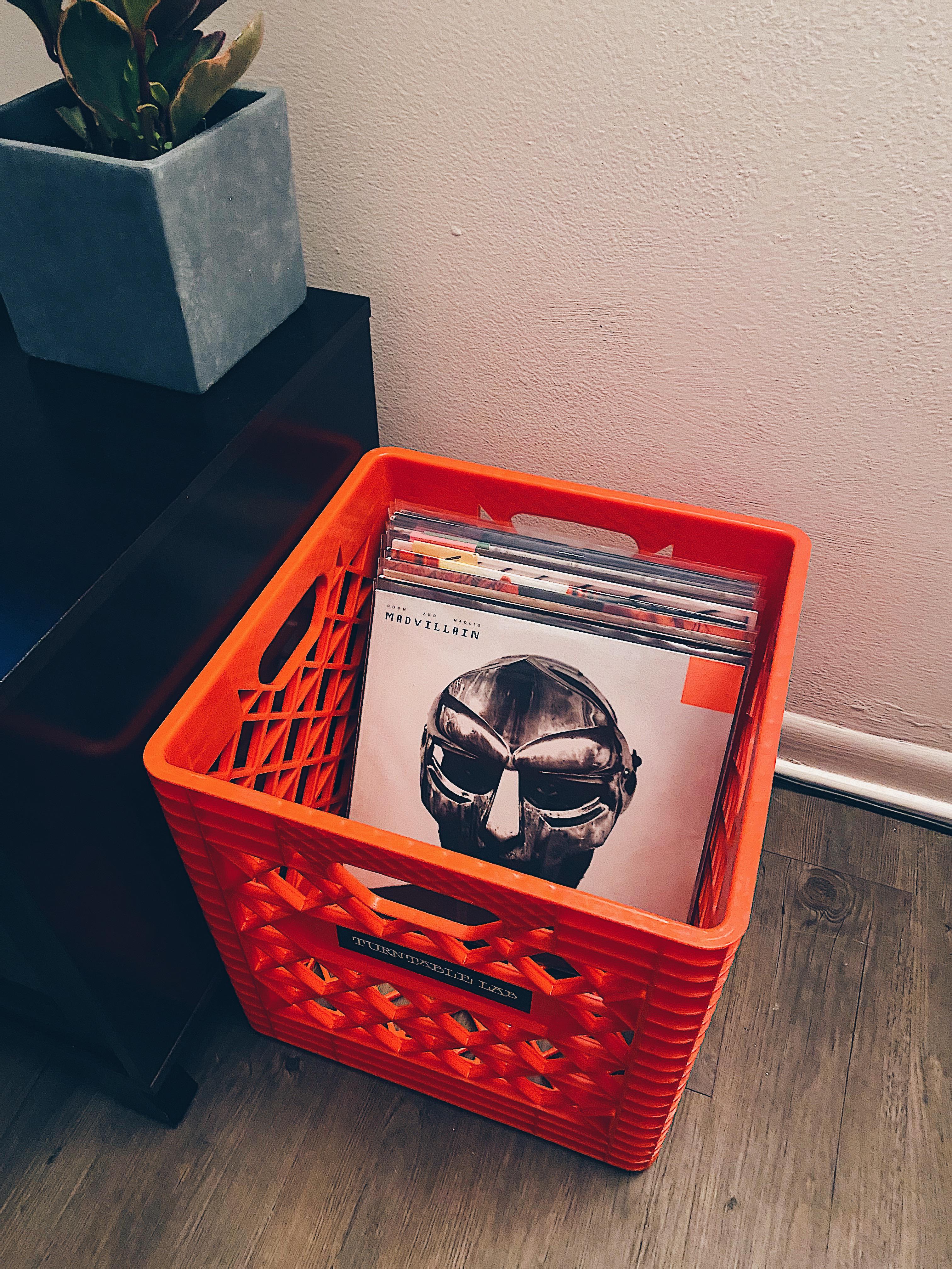 Digging in the crates r/hiphopvinyl