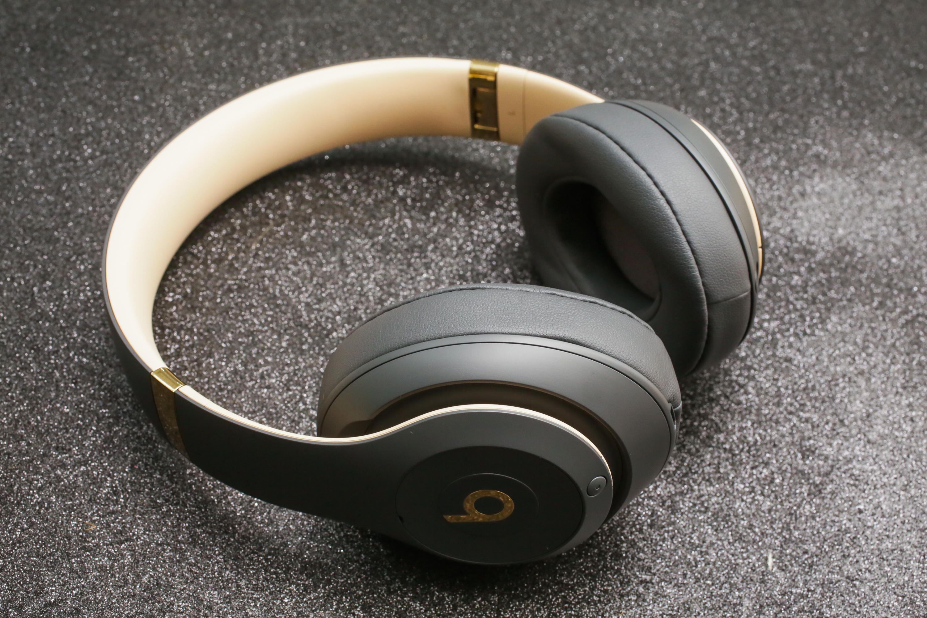 [Selling] Beats by Dr Dre Studio3 Wireless Over the Ear Headphones