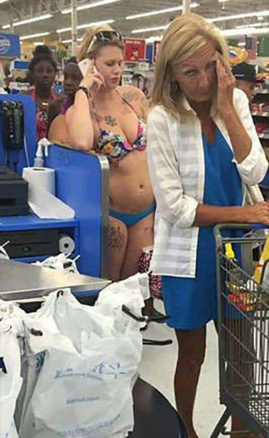 sexy babe : peopleofwalmart