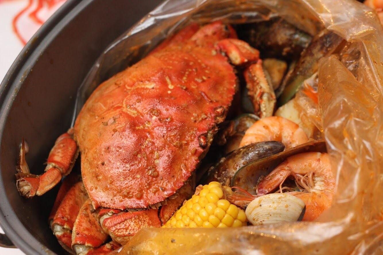 [I Ate] Asian Cajun Crab Boil with Trifecta Sauce Made Out of Garlic