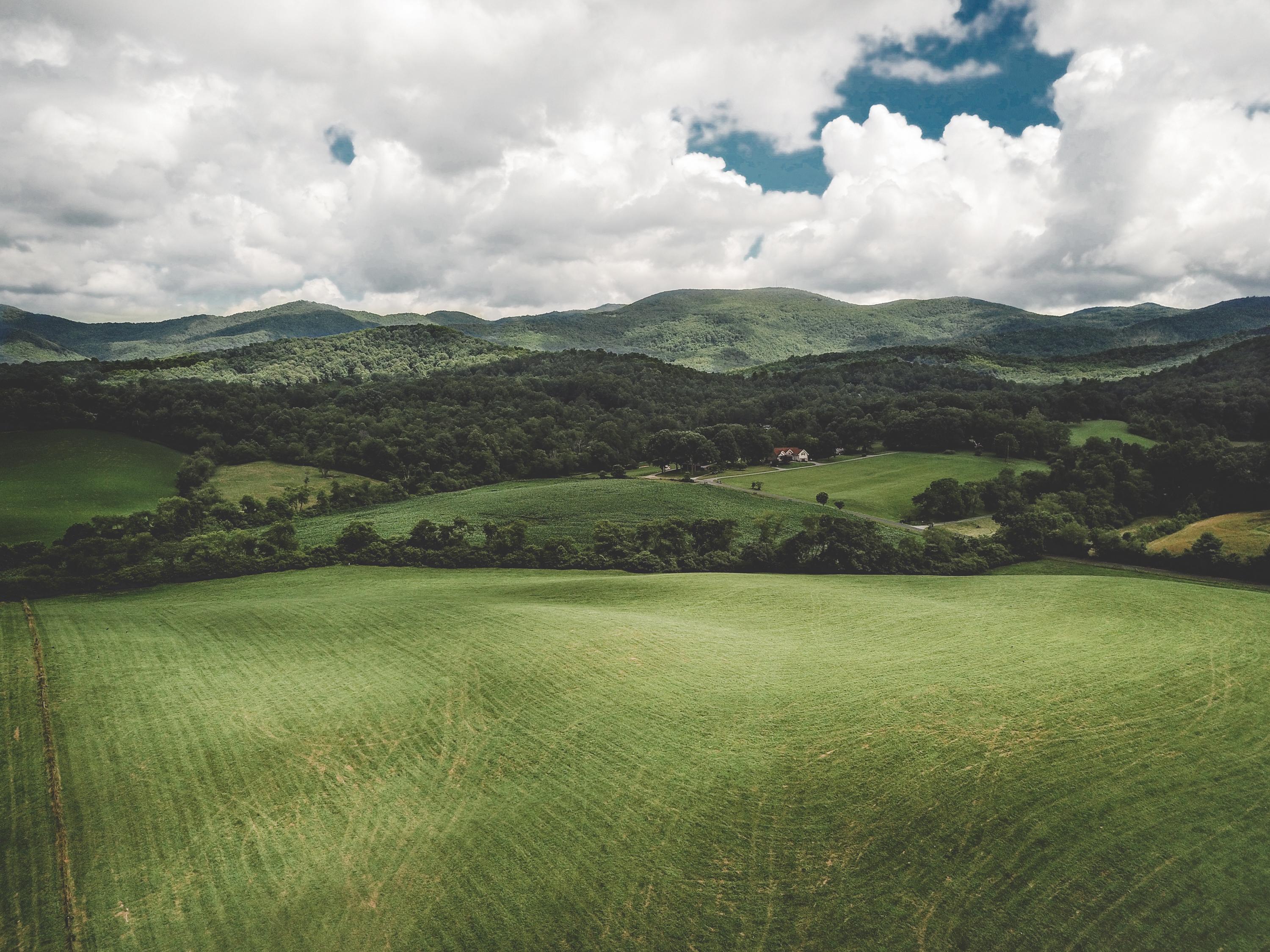 ITAP of some rolling hills in Fairview, North Carolina r/itookapicture