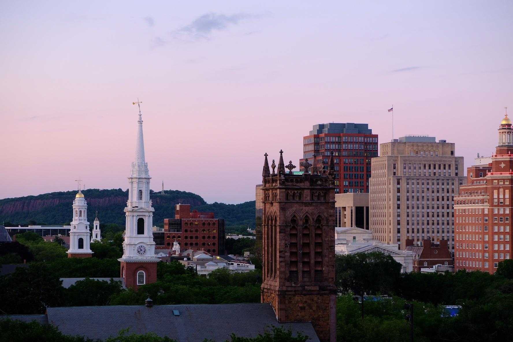East Rock/Downtown at dusk r/newhaven