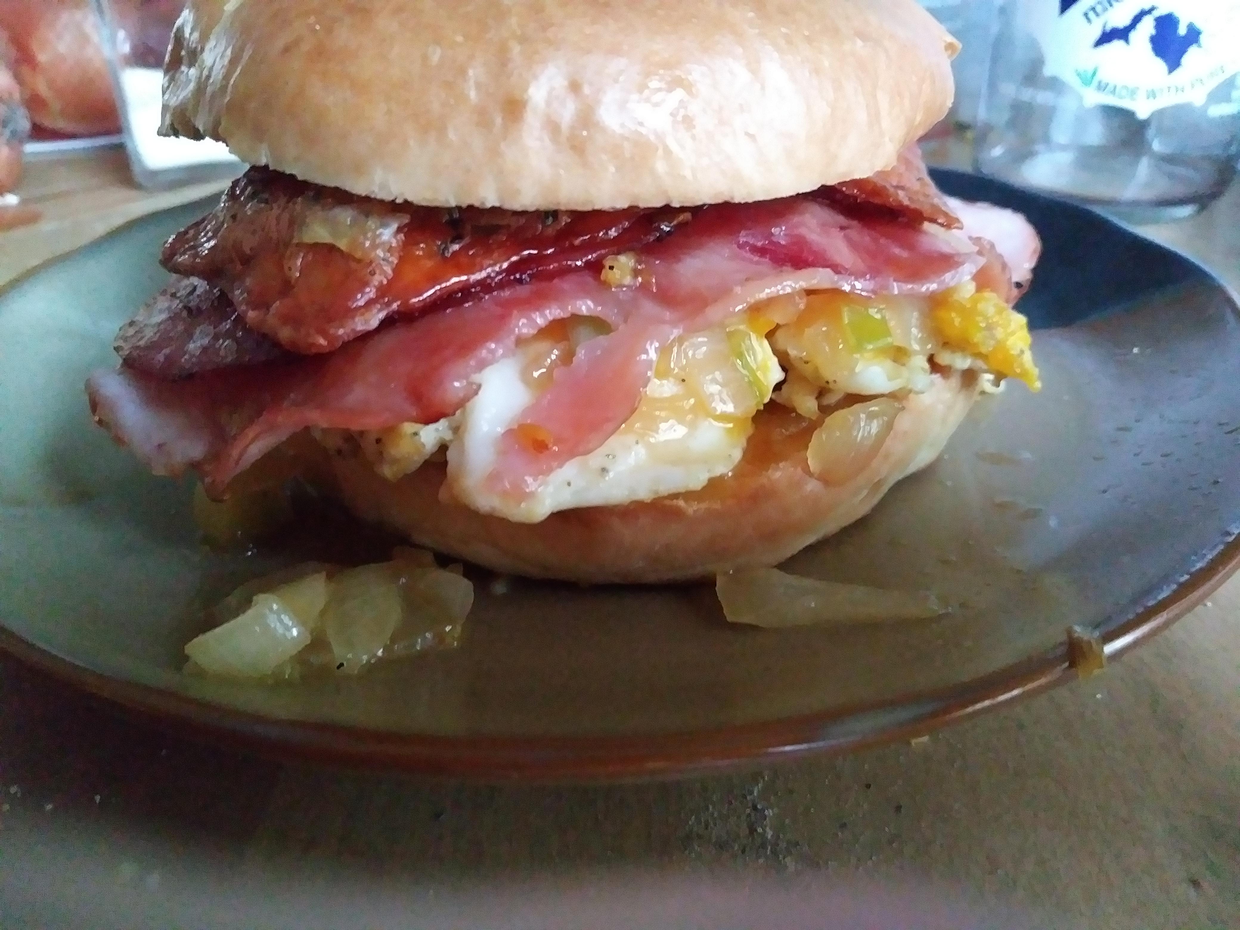 [Homemade] Ham, egg and salami on toasted bagel with cheese crisps and
