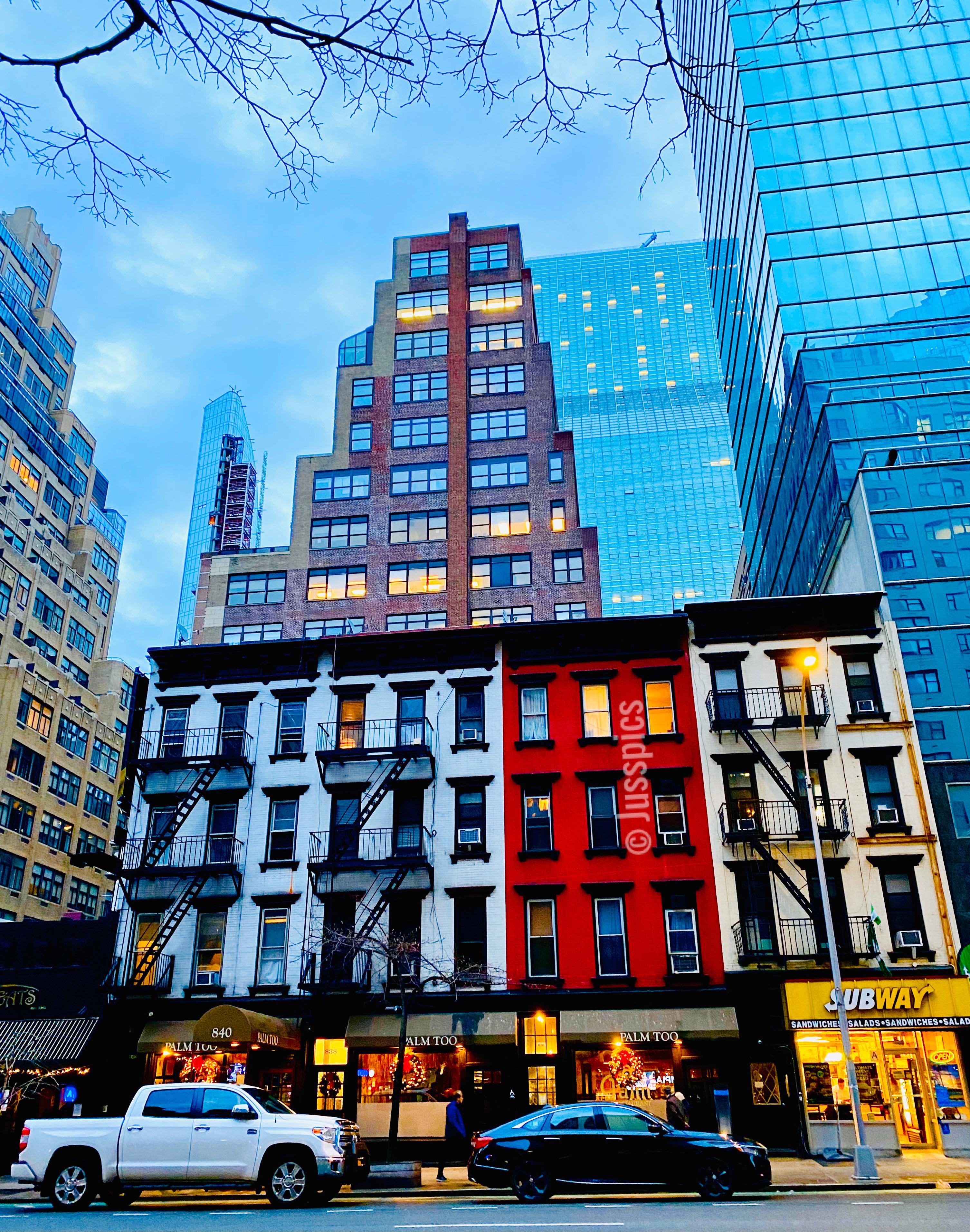 Love small buildings among Skyscrapers Manhattan, NYC r/CityPorn