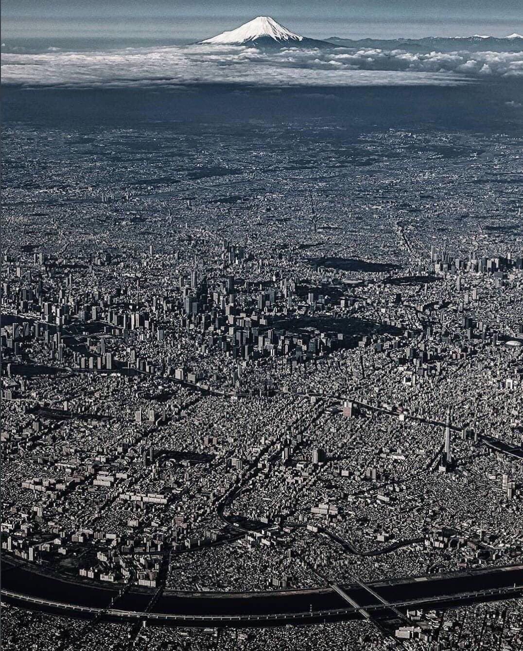 The entire city of Tokyo is bigger than New York City r/pics