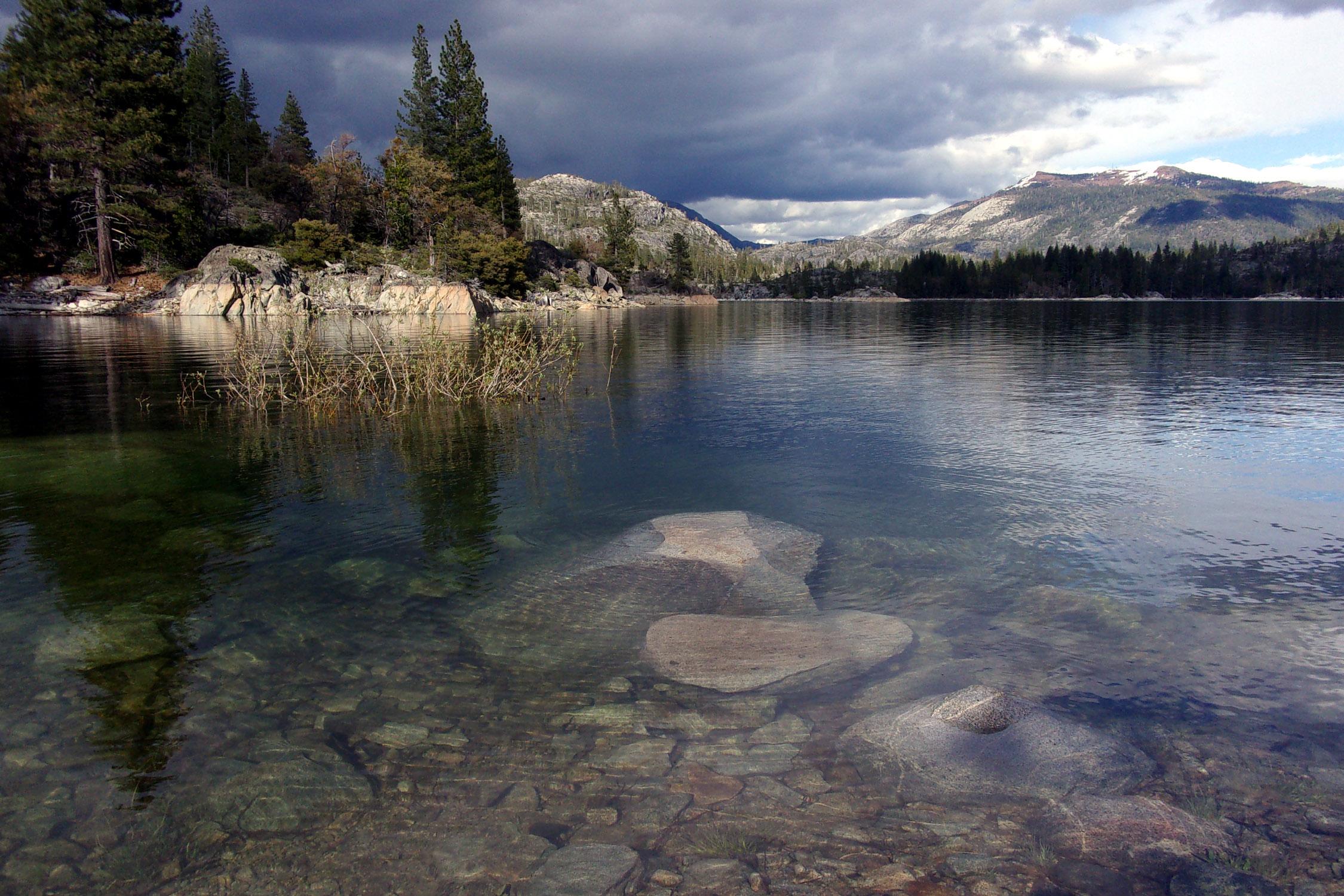 Lake Spaulding, California Sierra [2250x1500][oc] r/EarthPorn
