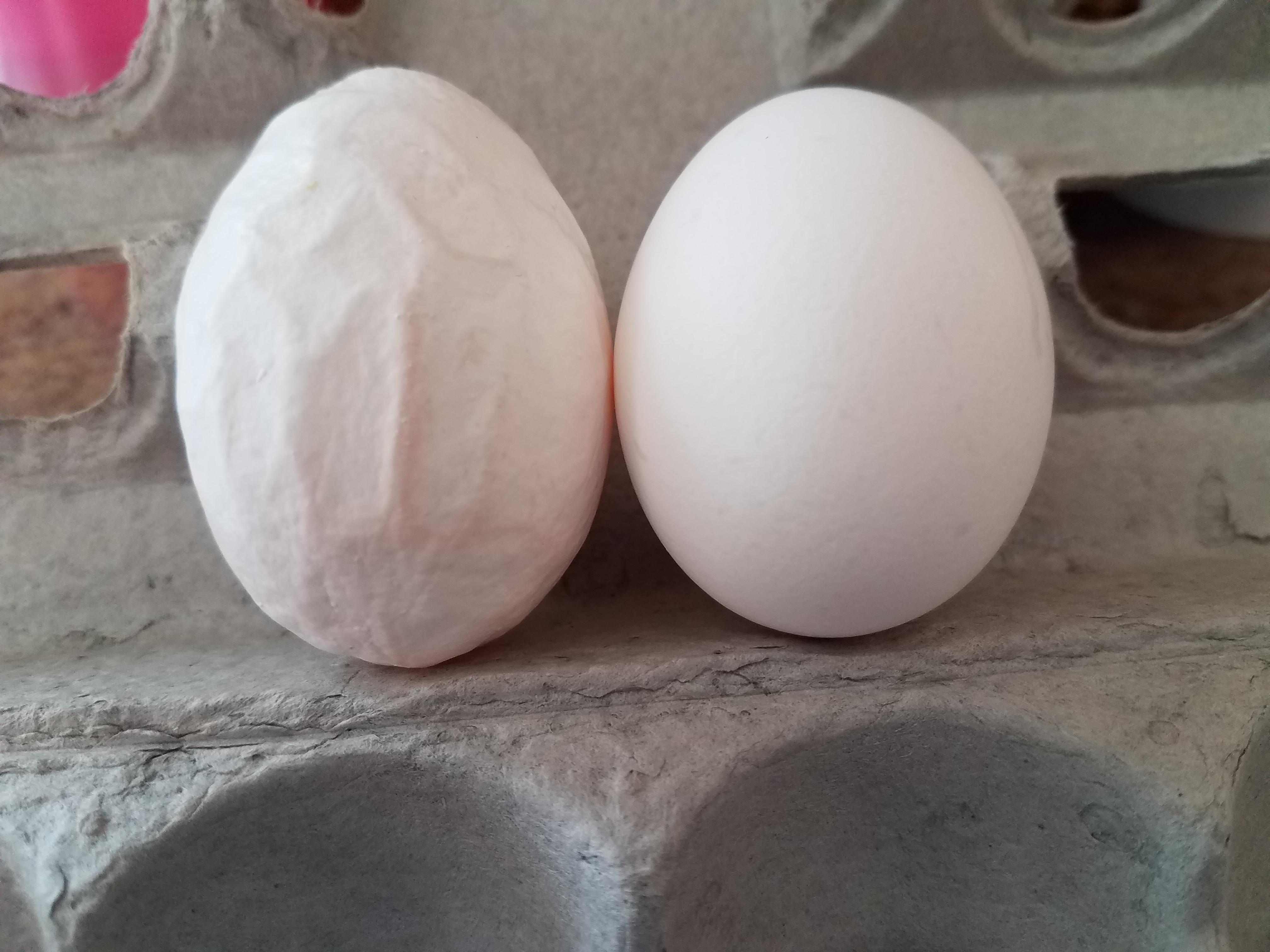 I found a wrinkled egg in my storebought eggs r/mildlyinteresting