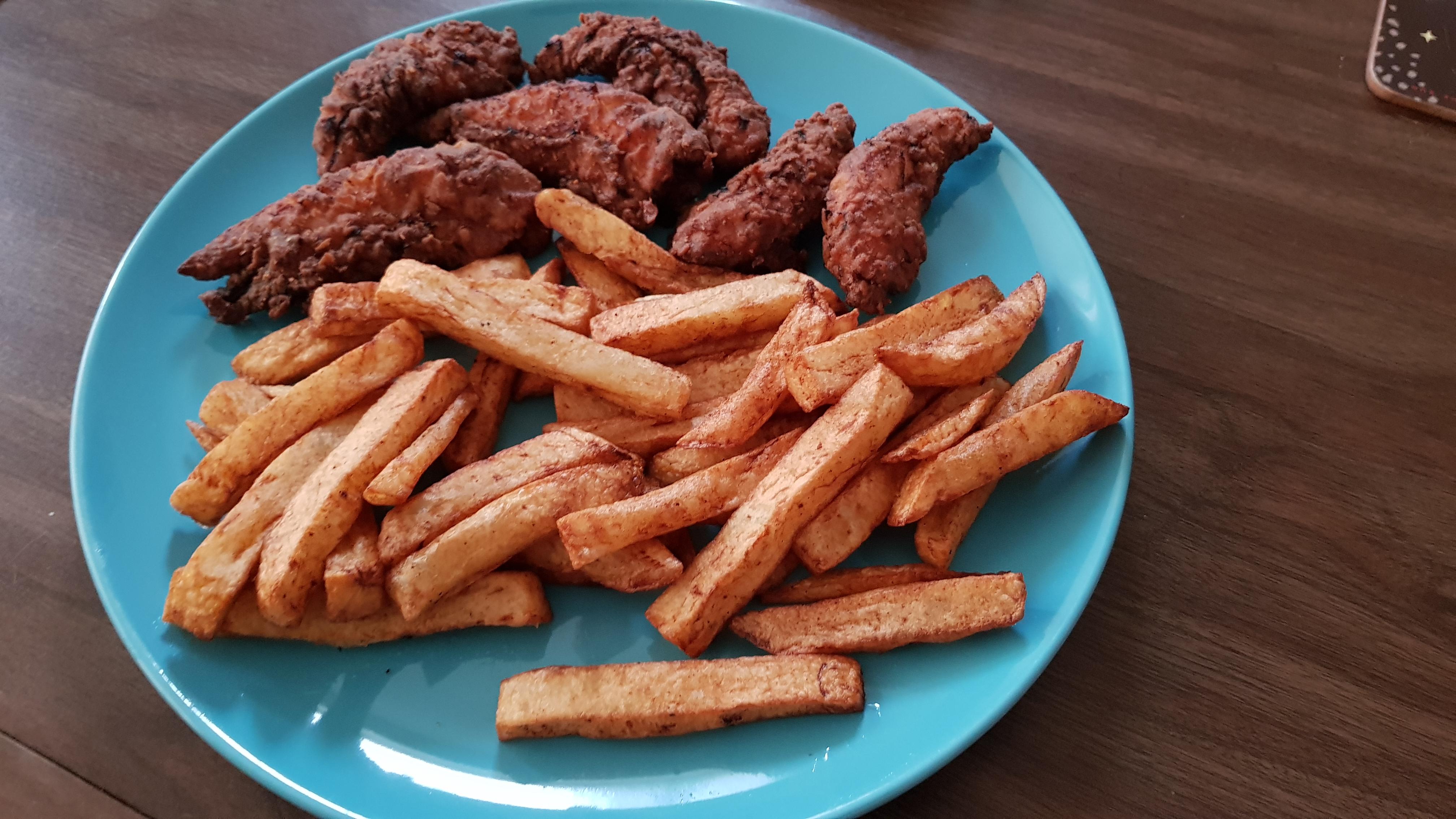 [Homemade] Fried chicken and chips r/food