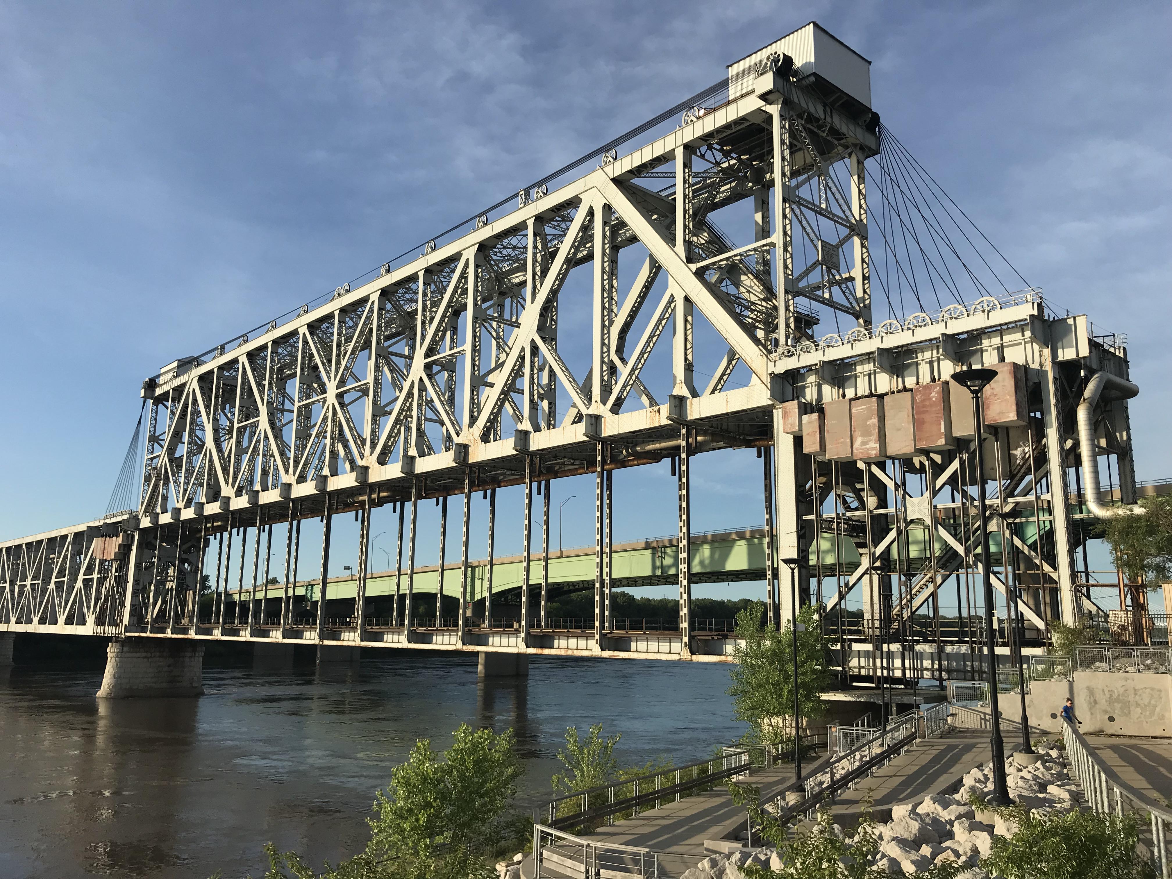 ArmourSwiftBurlington (ASB) Bridge in Kansas City r/bridgeporn