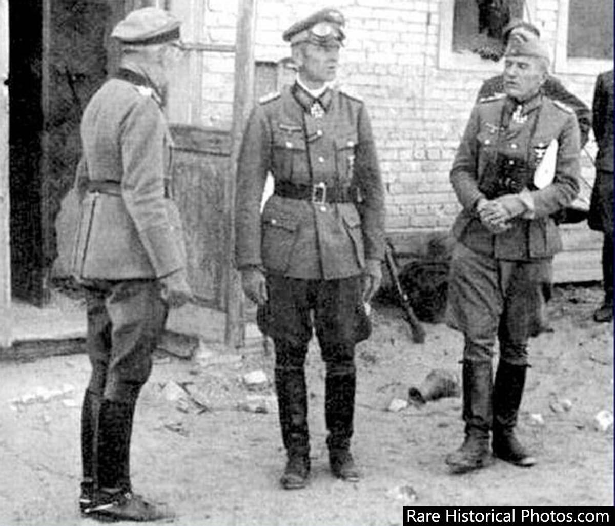 Commander of the 6th Army Genral Paulus with General Moritz von Drebber