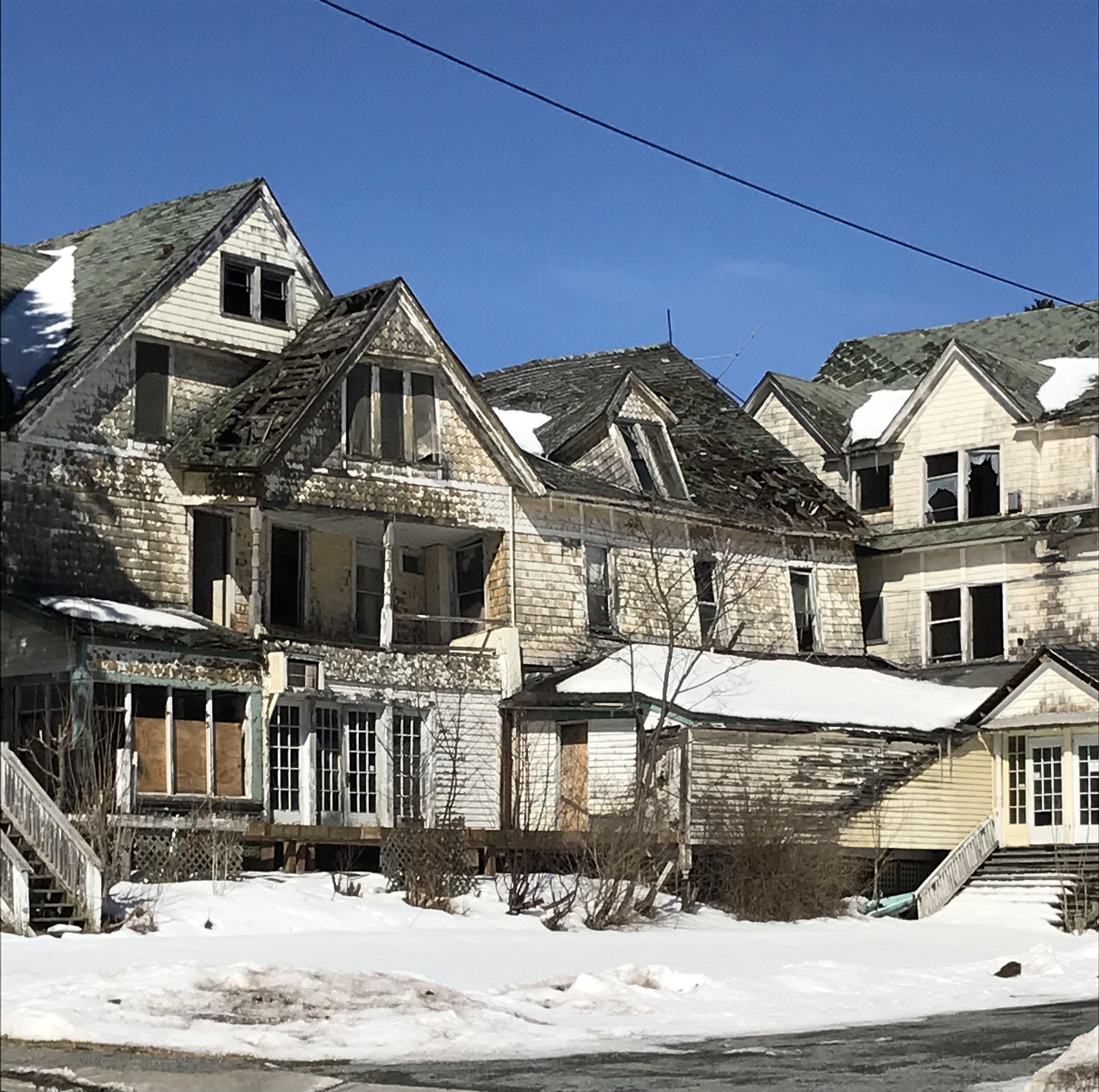 Abandoned resort in Stamford, New York r/AbandonedPorn