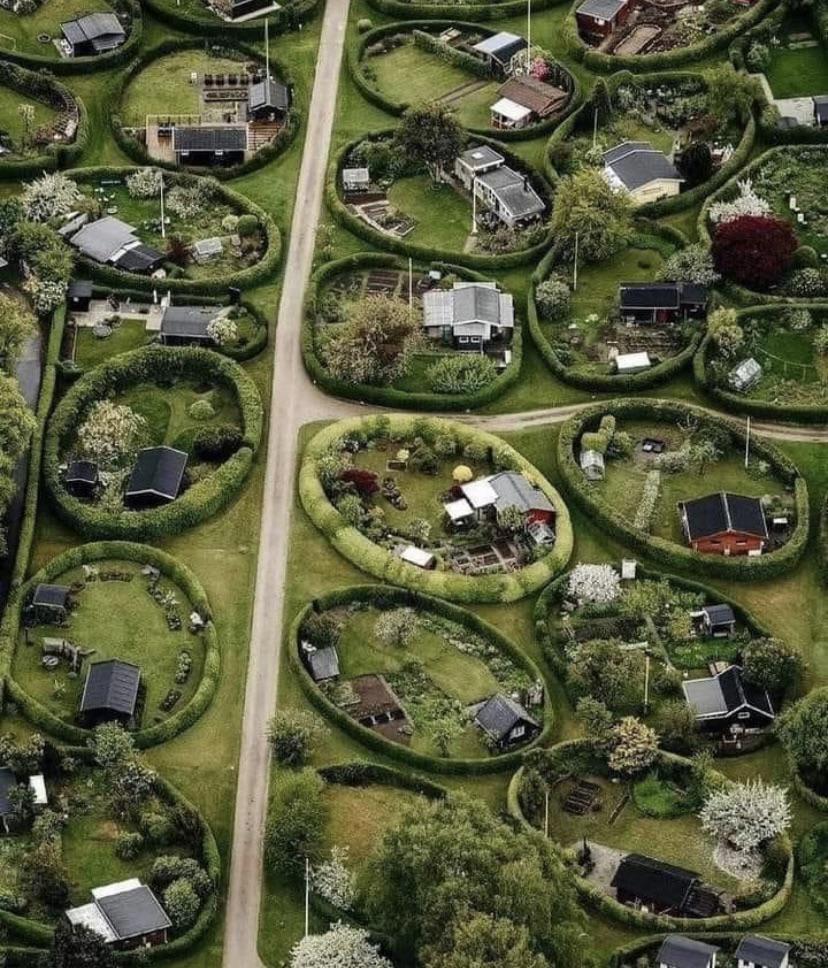 This pictures of properties in Denmark where the borders are marked