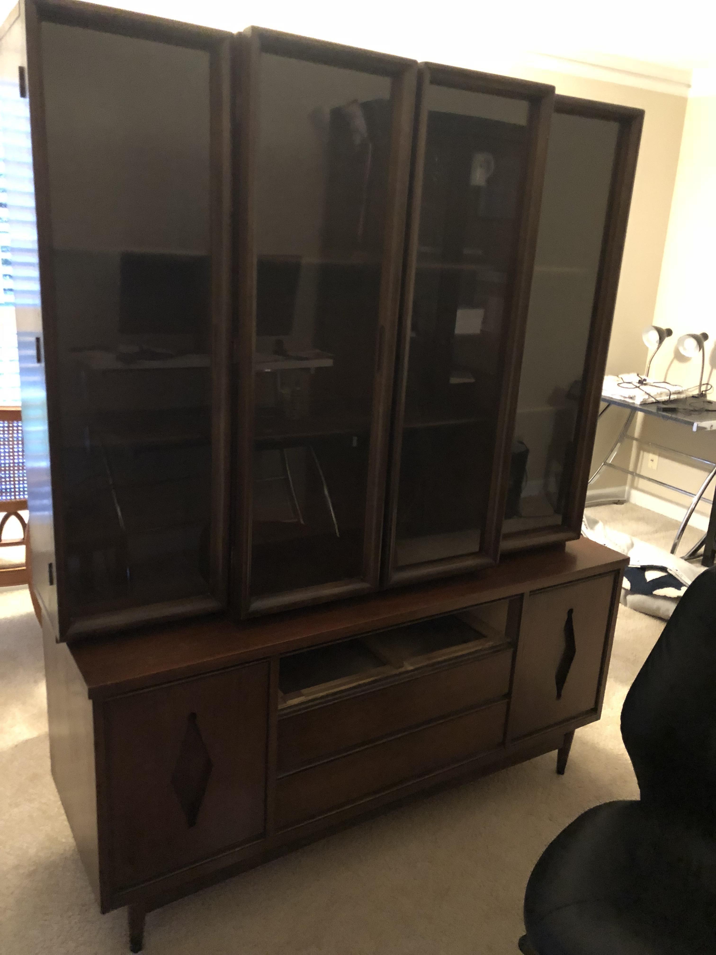 Any ID on this hutch? I bought it for 45 off FB marketplace r/Mid