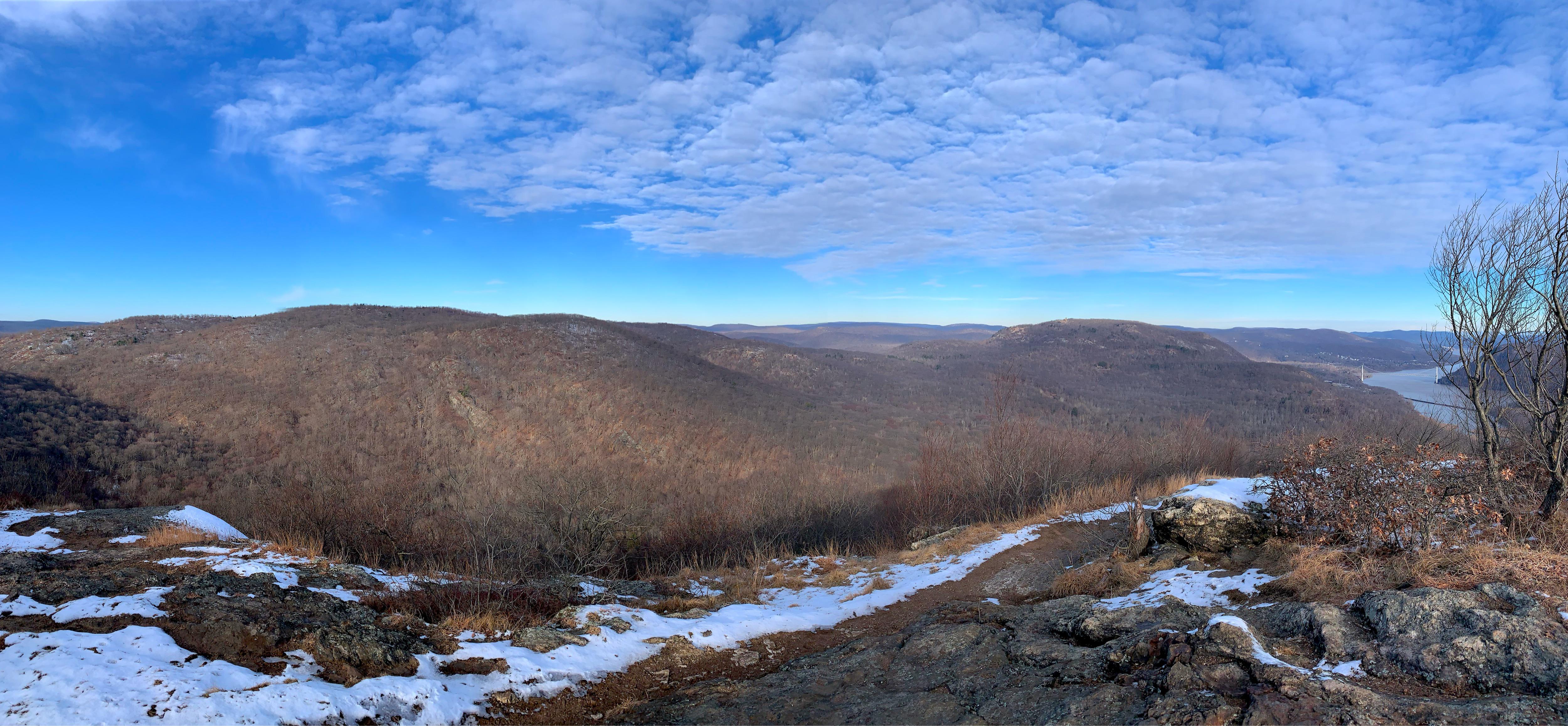 View from the top of Bald Mountain in Tomkins Cove NY r/Outdoors