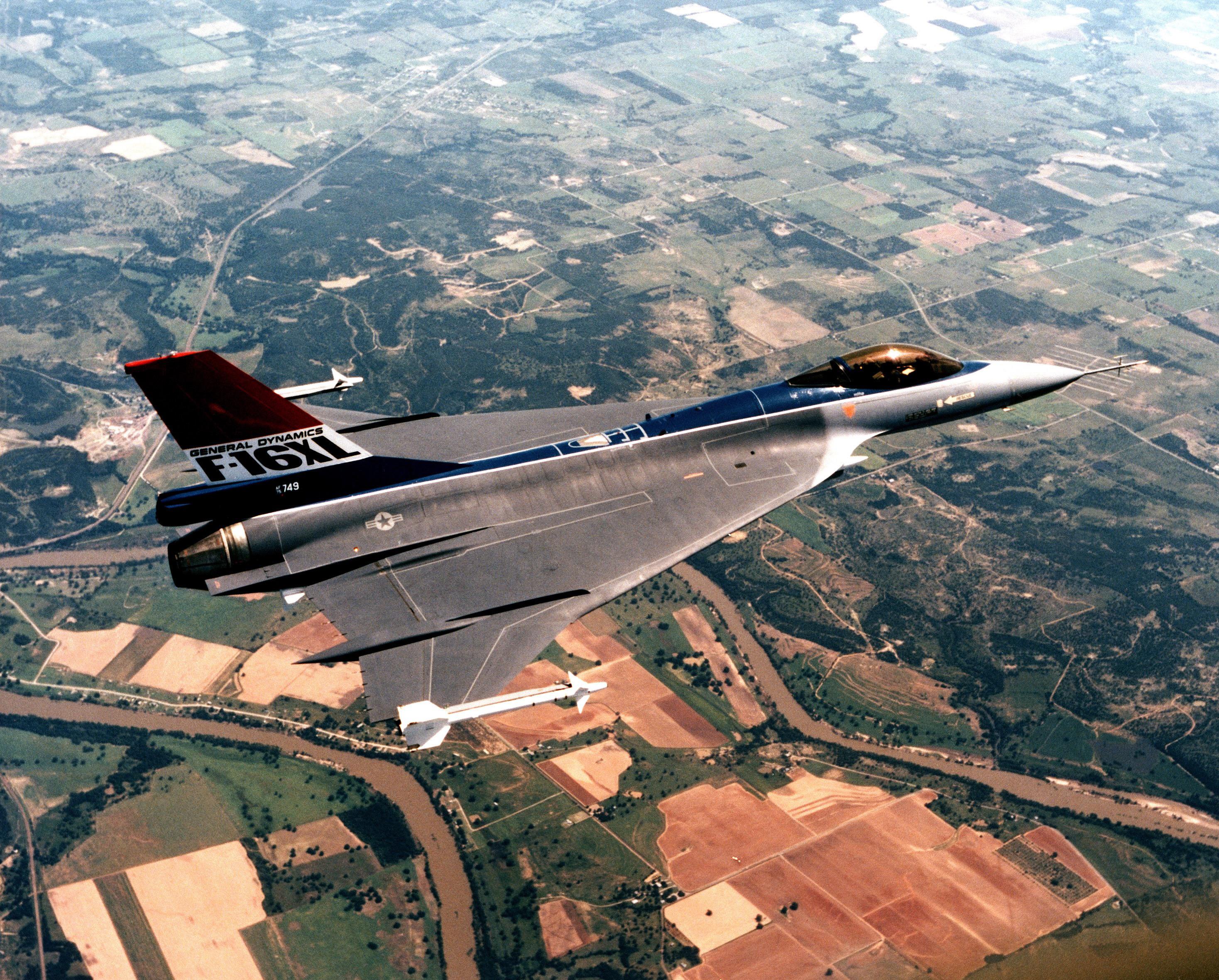 F16XL Fighting Falcon prototype aircraft during the Farnborough Air