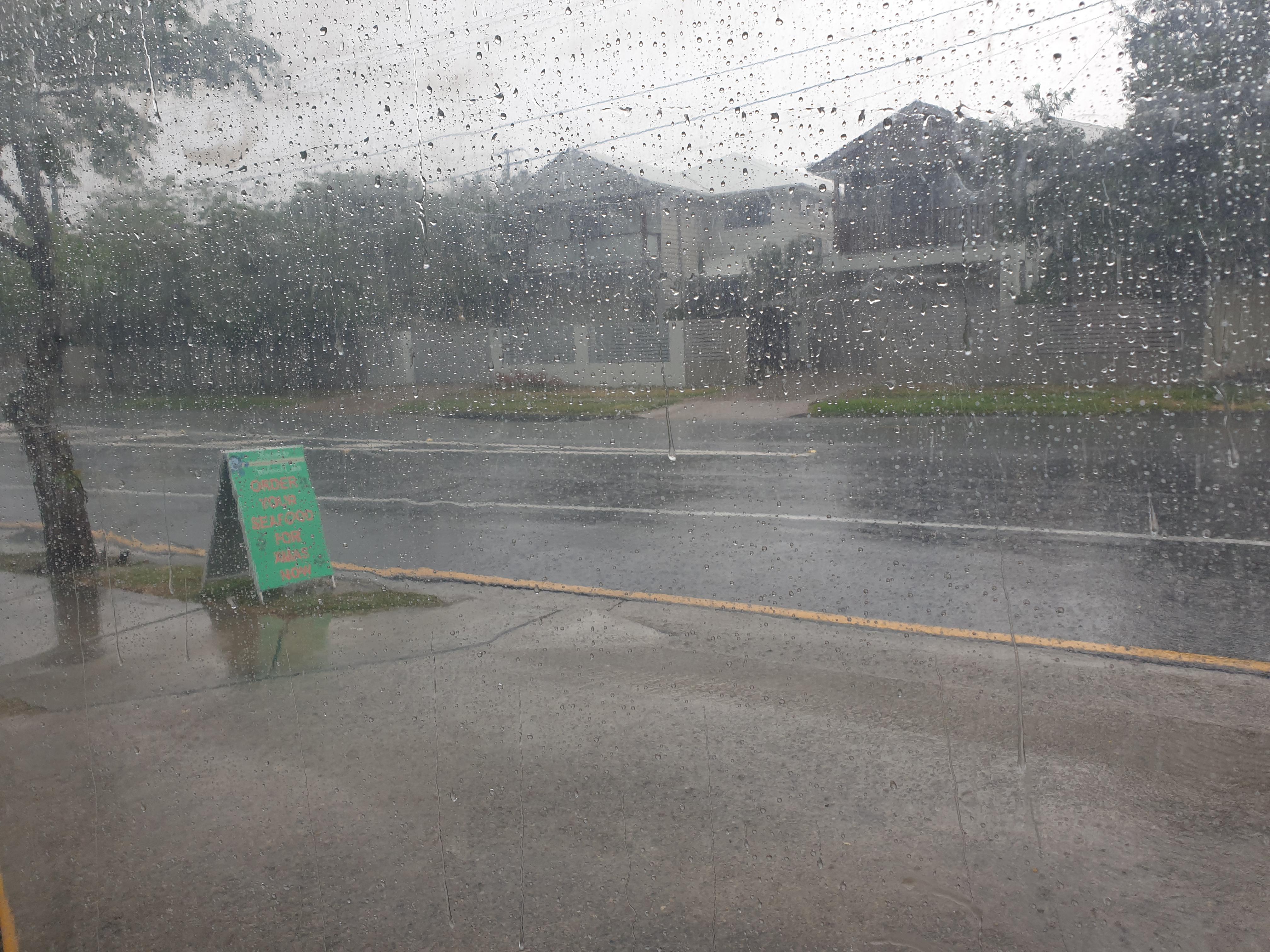 Raining at Graceville hope some of the rain goes to the fires r/brisbane