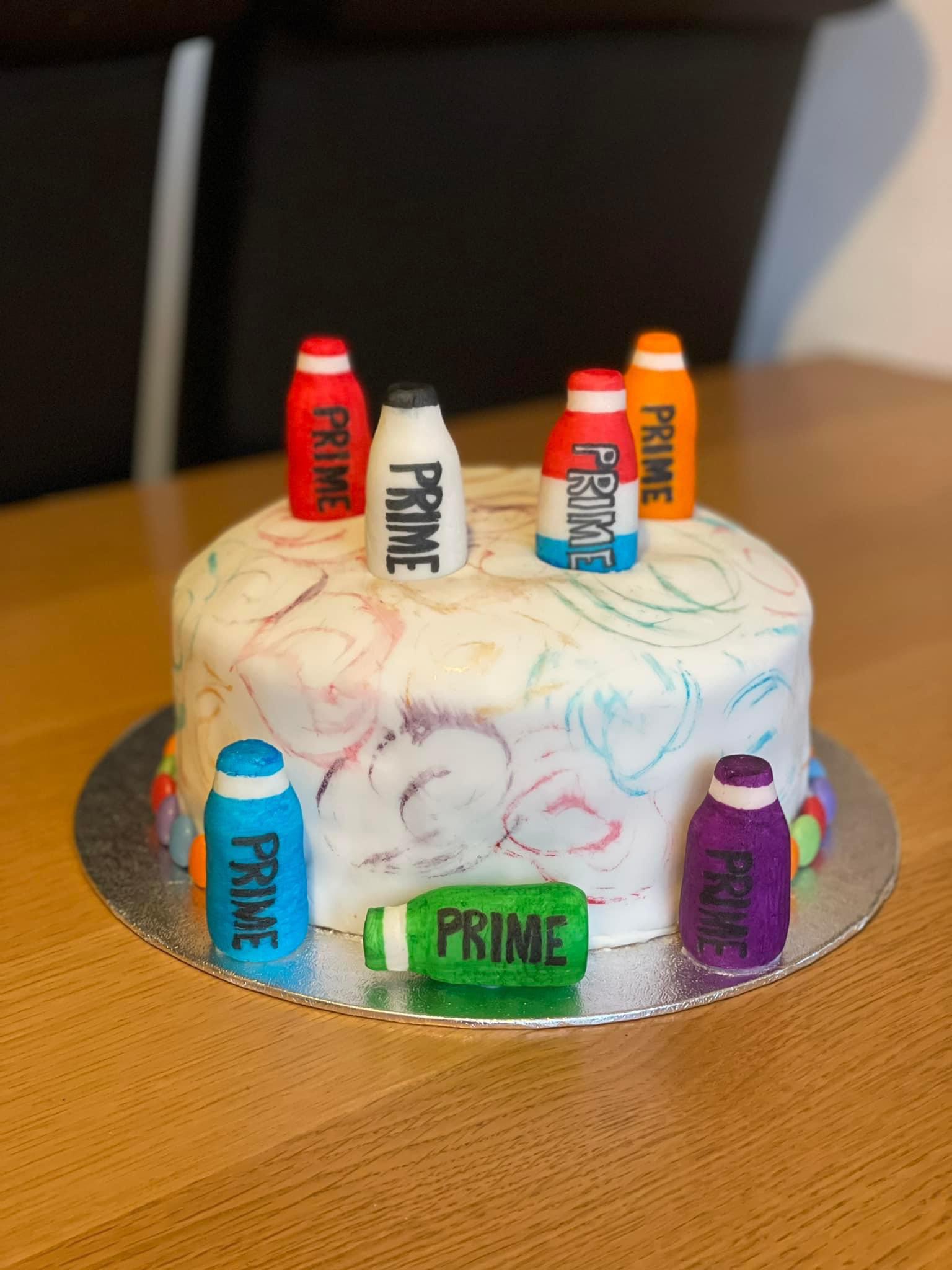 My cake for my 20th birthday made by my mum 🎉 r/ksi