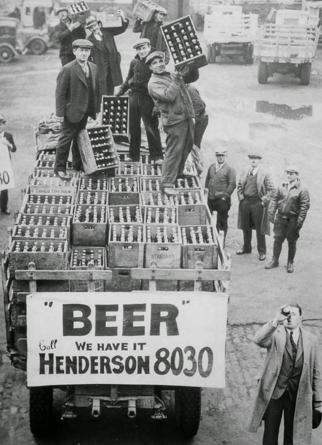 First beer delivery in Ohio after Prohibition is repealed, 1933 r