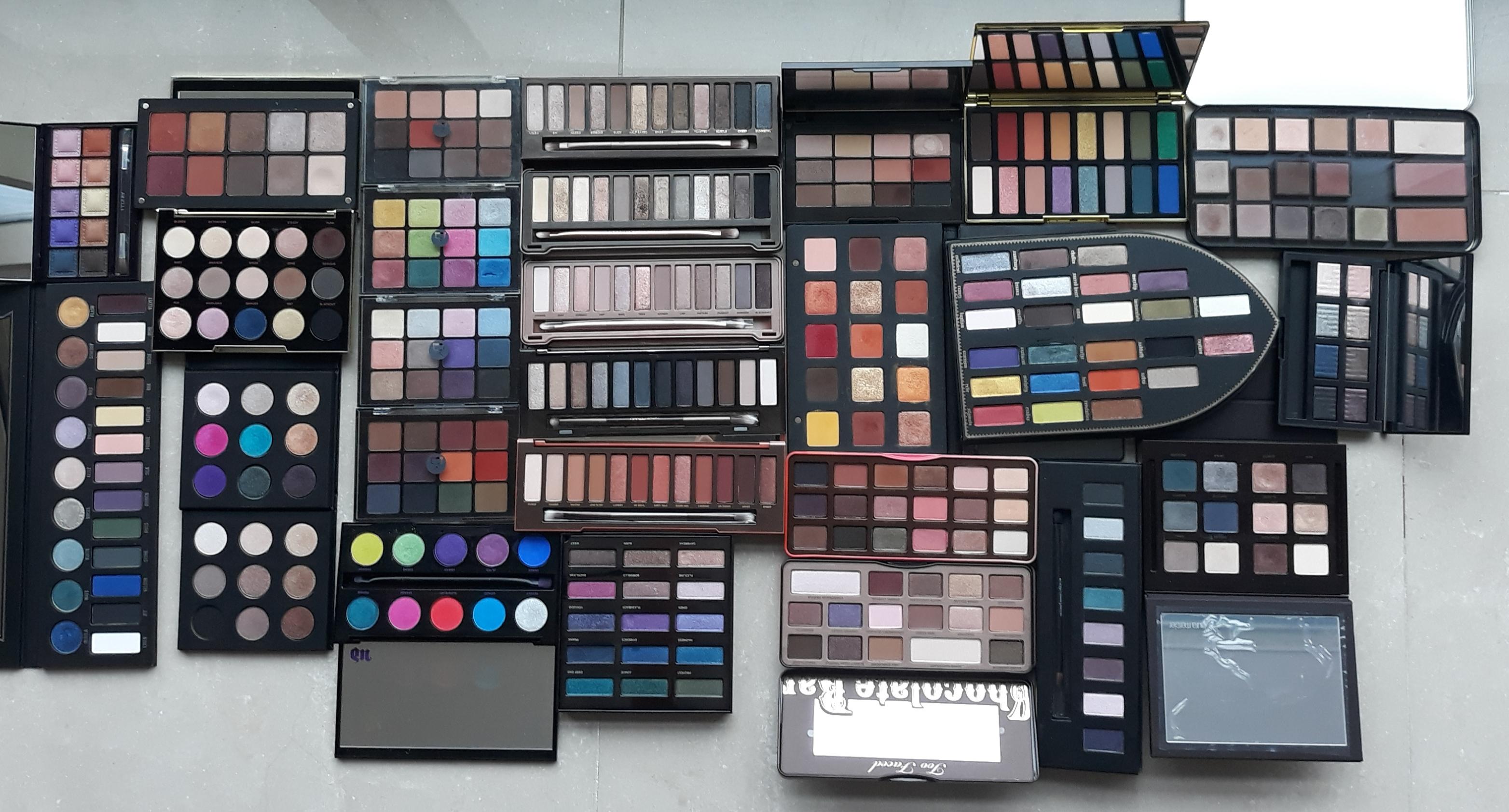 My "Large" Eyeshadow Palette Collection r/makeupflatlays