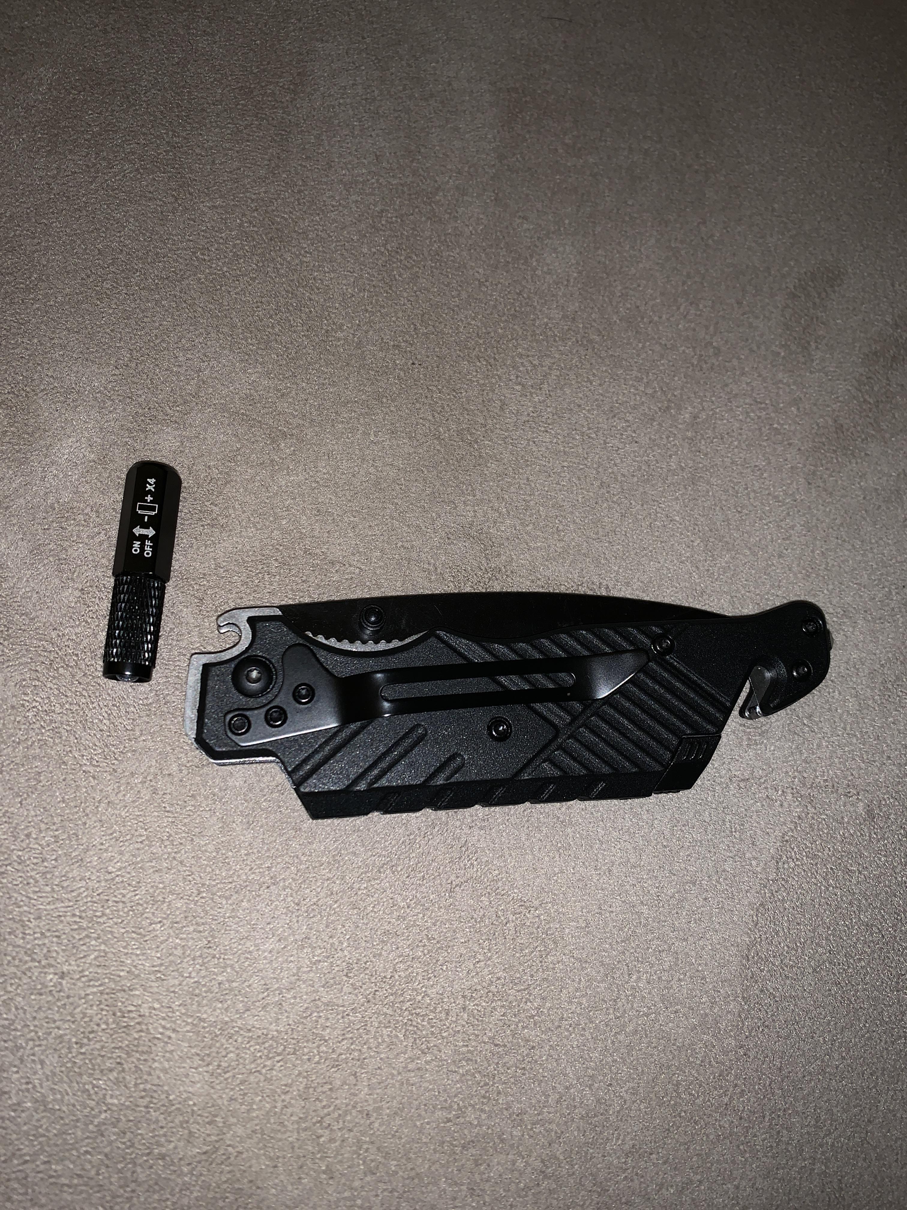 Does anyone know what kind of batteries this takes ? r/knives