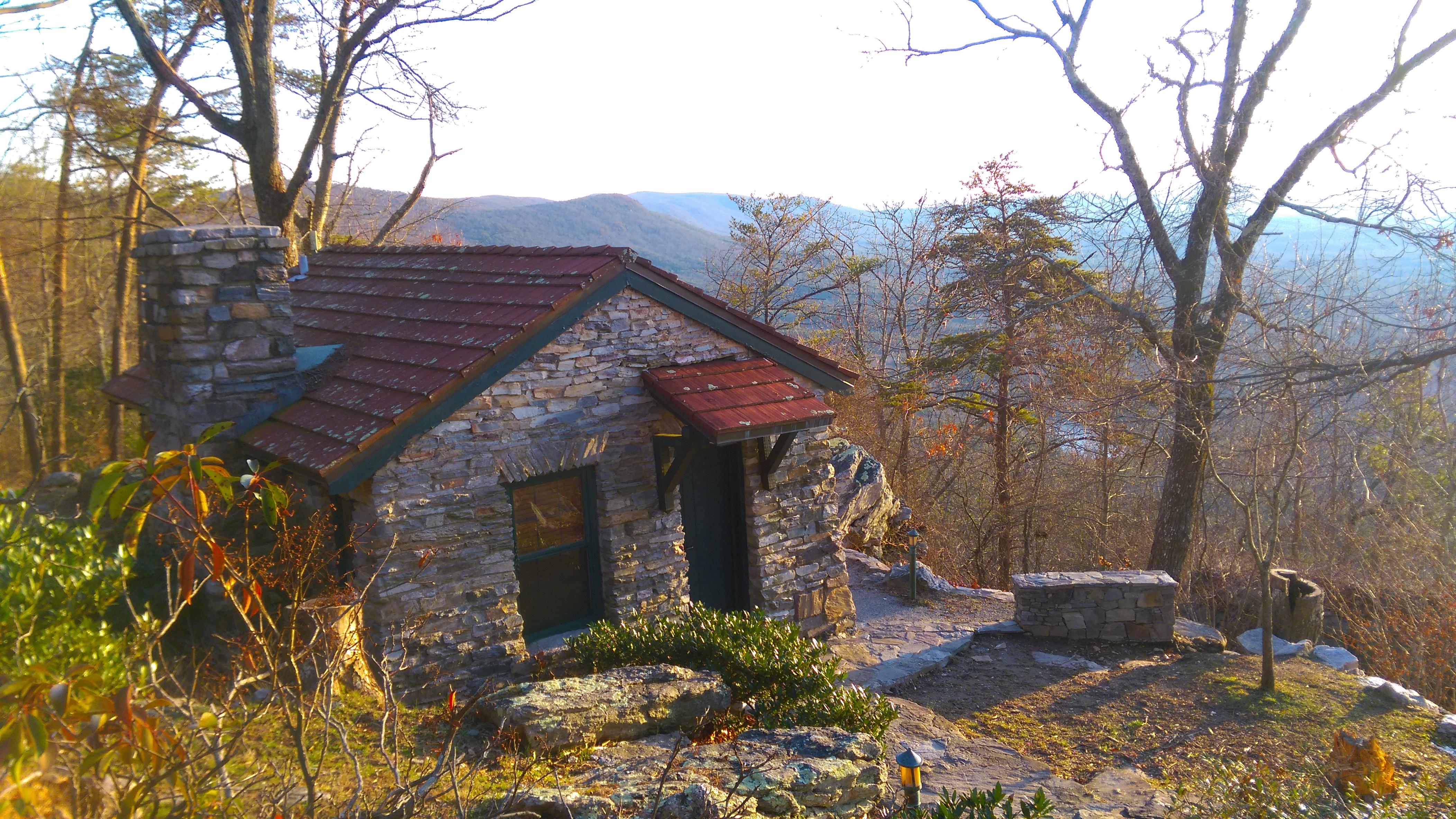 Cozy stone cabin in Cheaha Wilderness, Alabama r/CozyPlaces