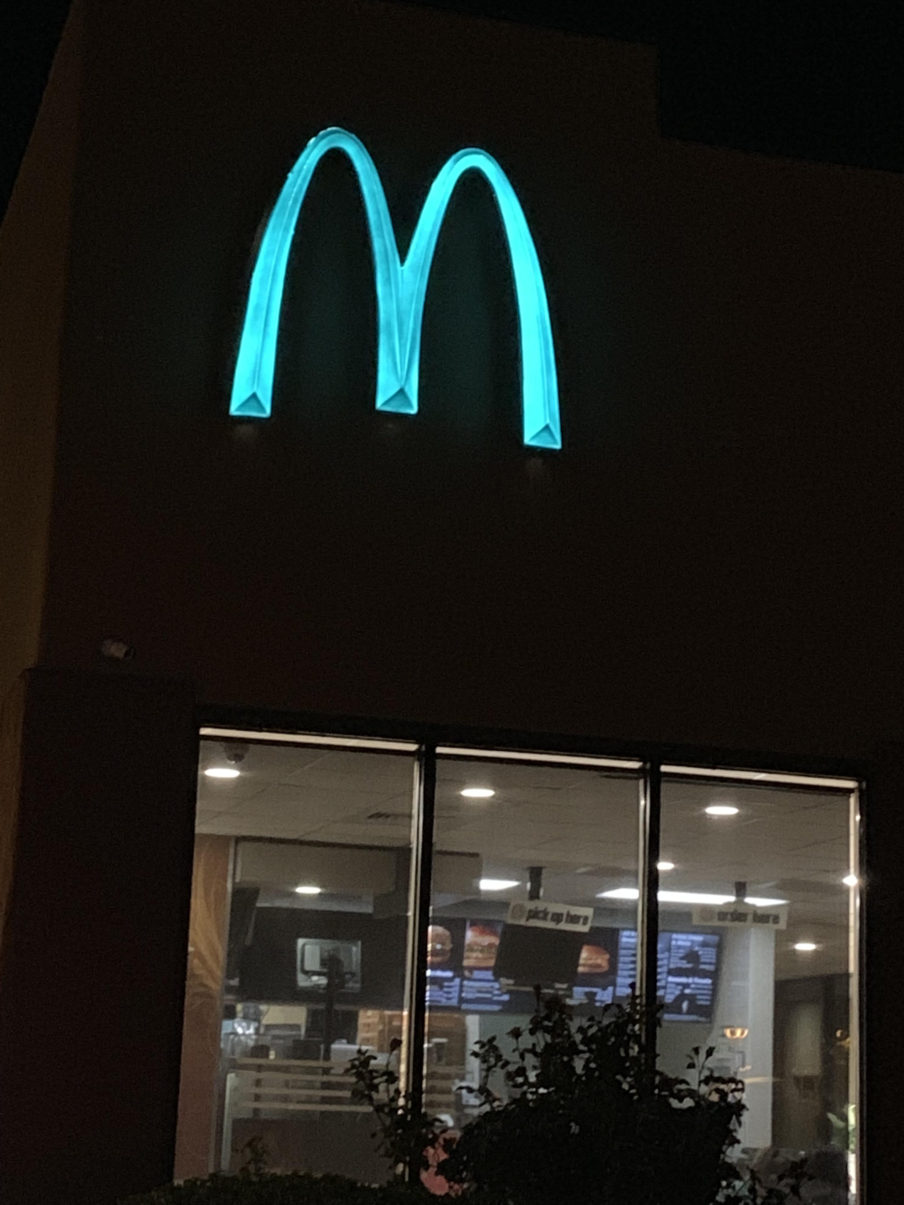 Blue, not golden, arches at Sedona, AZ’s McDonalds r/mildlyinteresting