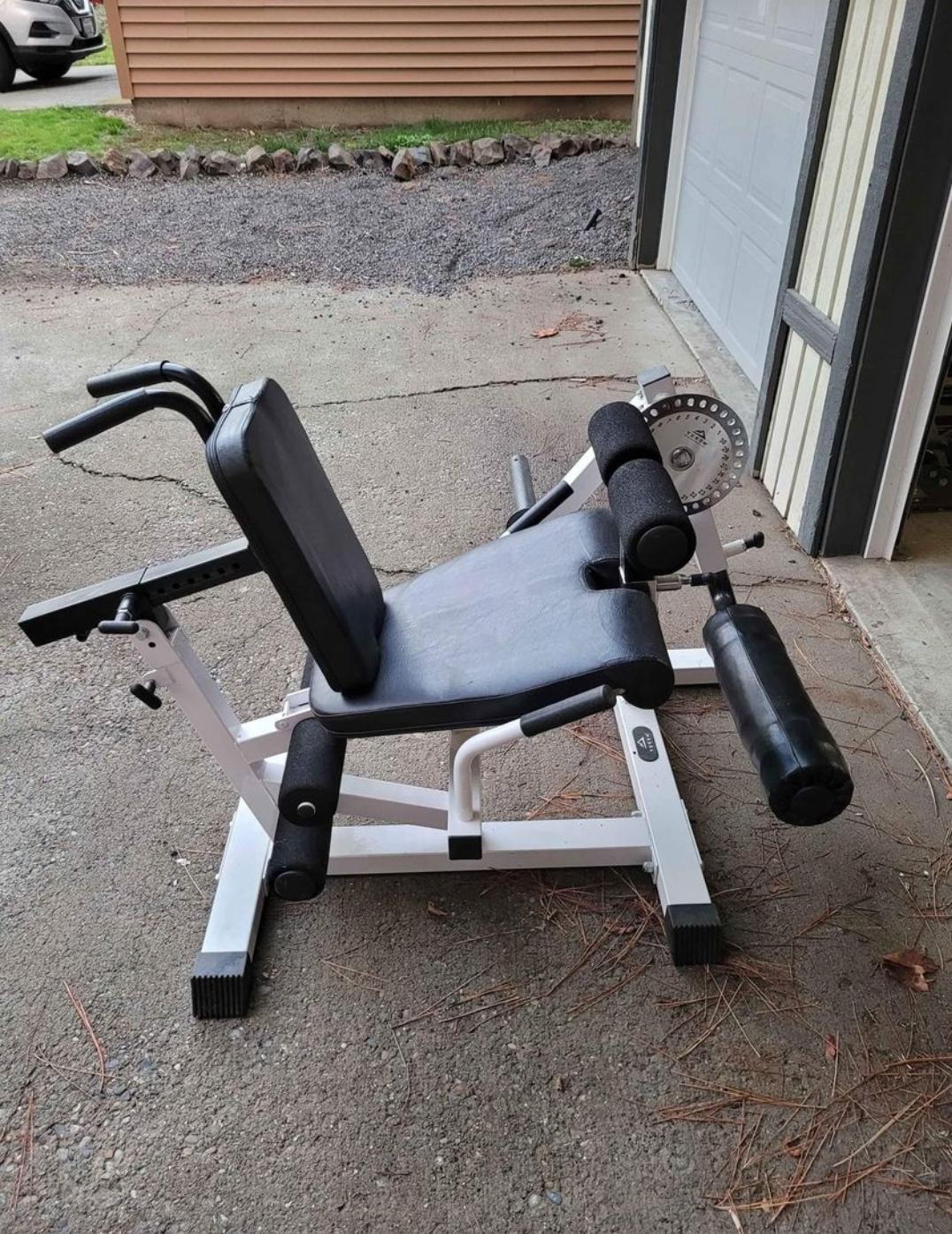 Just picked this up for 150 off the FB marketplace! Yukon Fitness Leg
