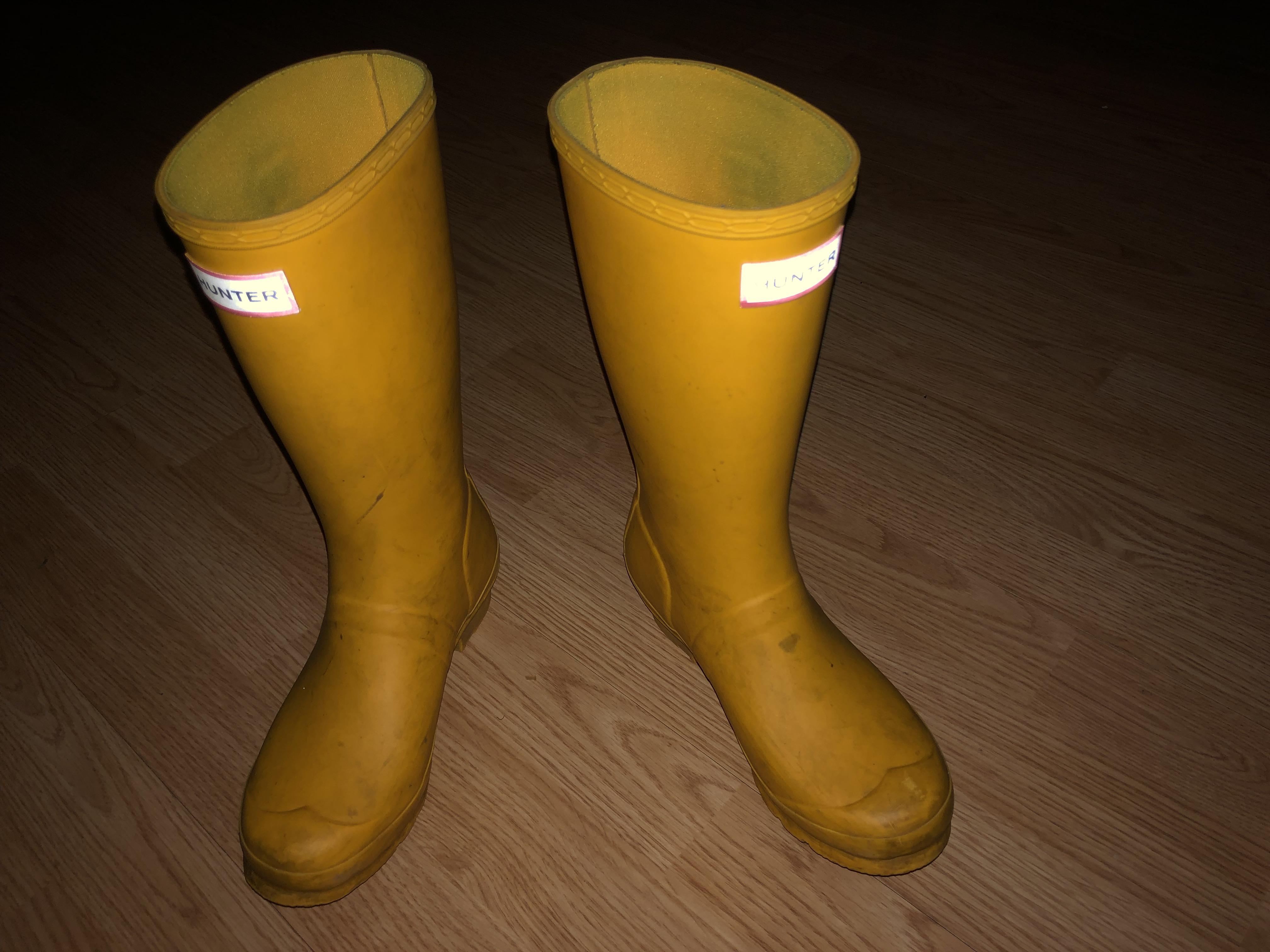 any tips for removing dirt marks from original hunter boots, aside from