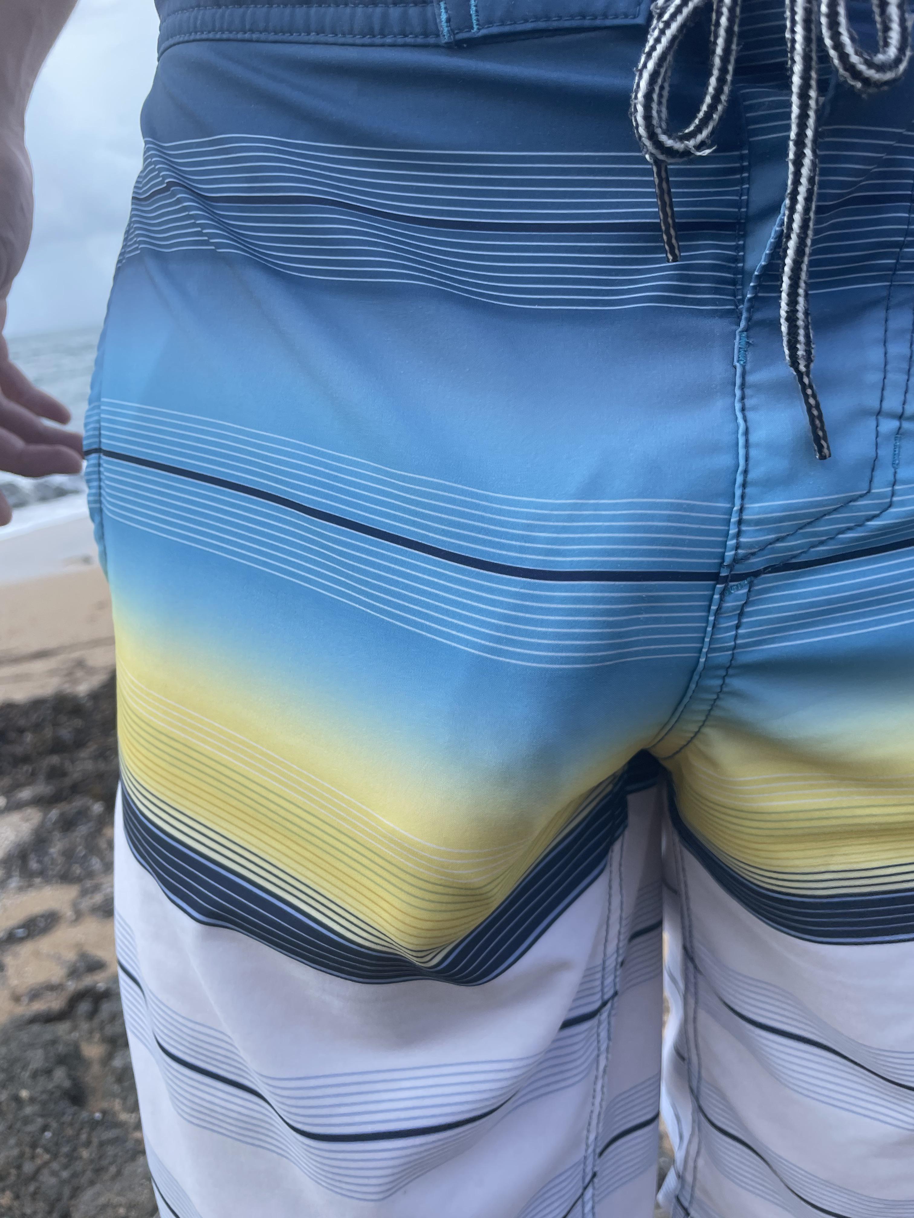 Boner at the beach 🏖🍆 : BonersInPublic