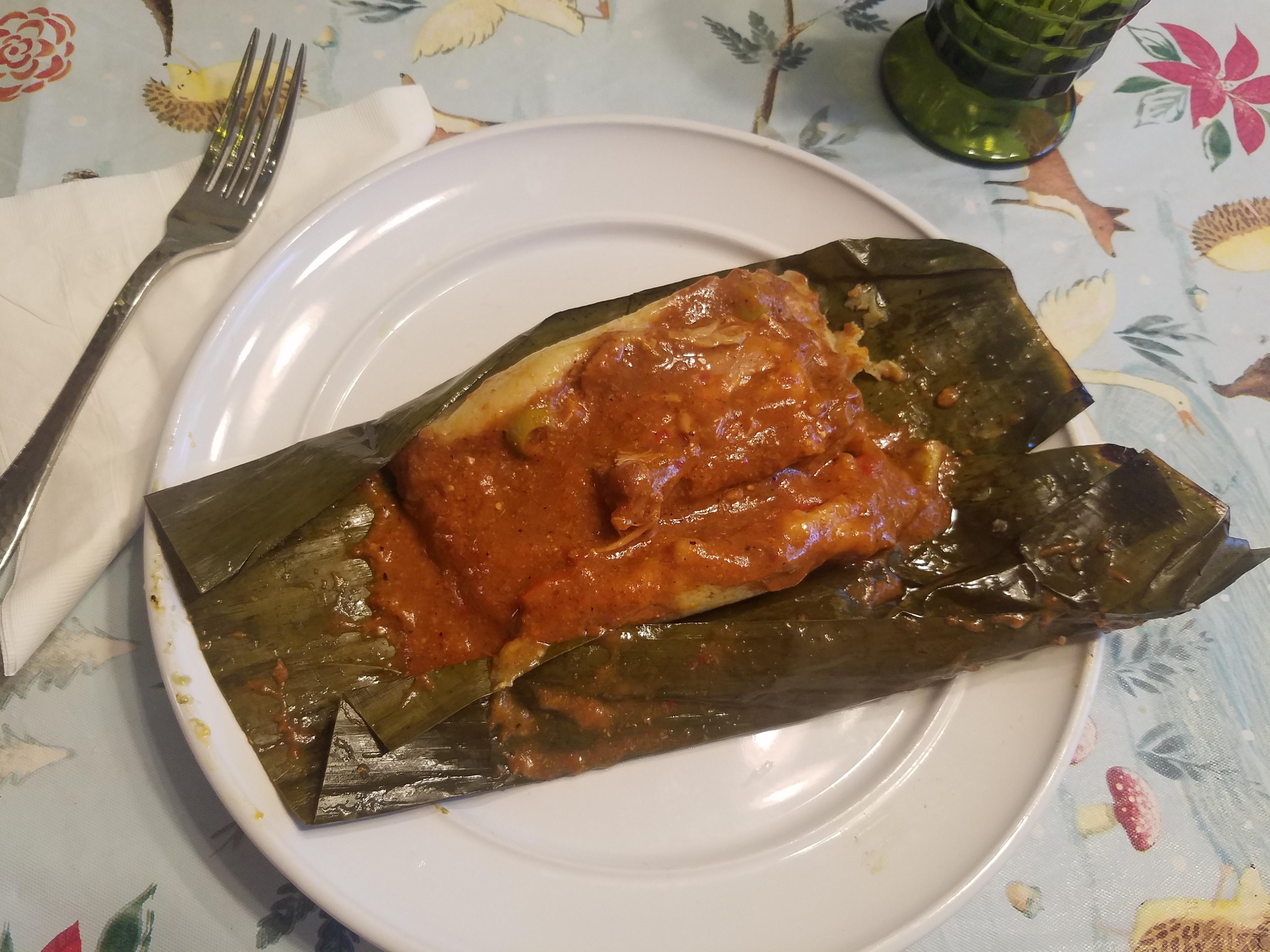 [Homemade] Tamales Chapines / Guatemalan Chicken Tamales in Banana Leaf r/food