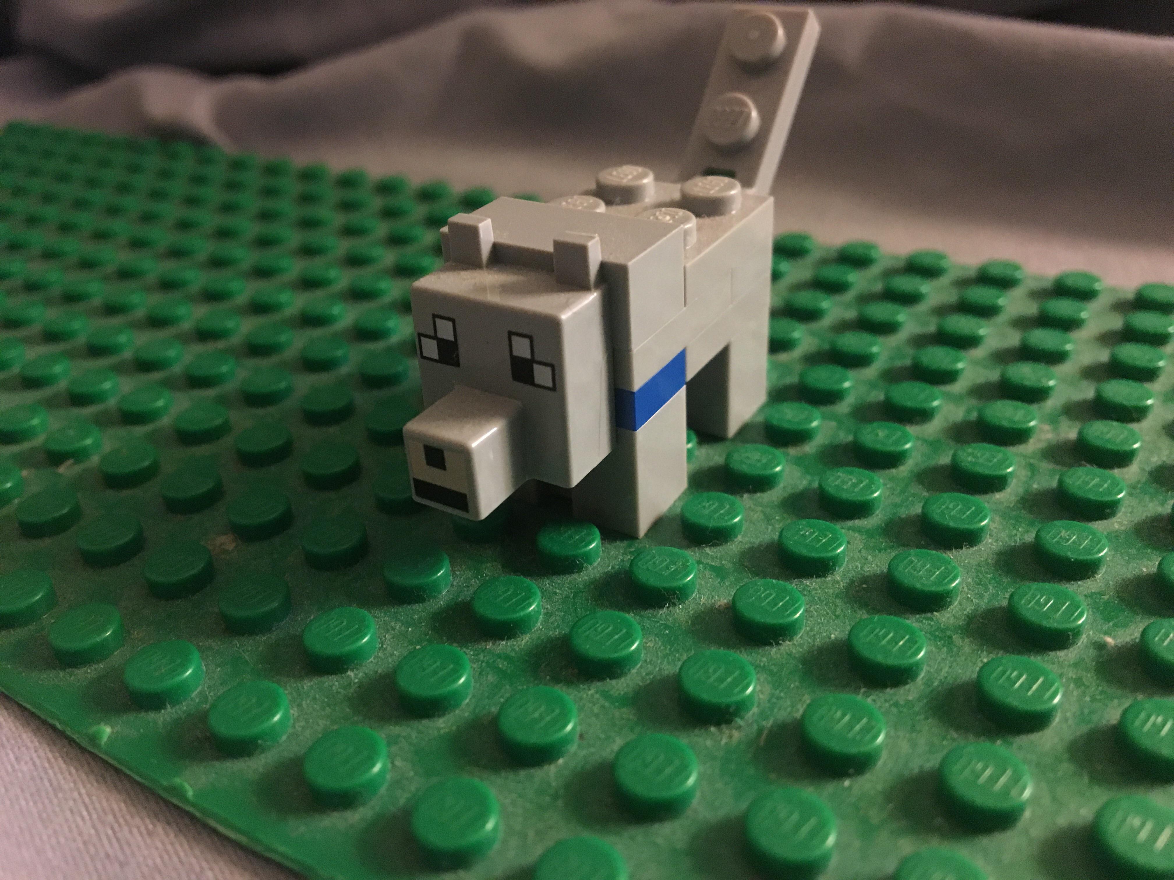 Just found out that the LEGO Minecraft chicken farm set has Sven! r